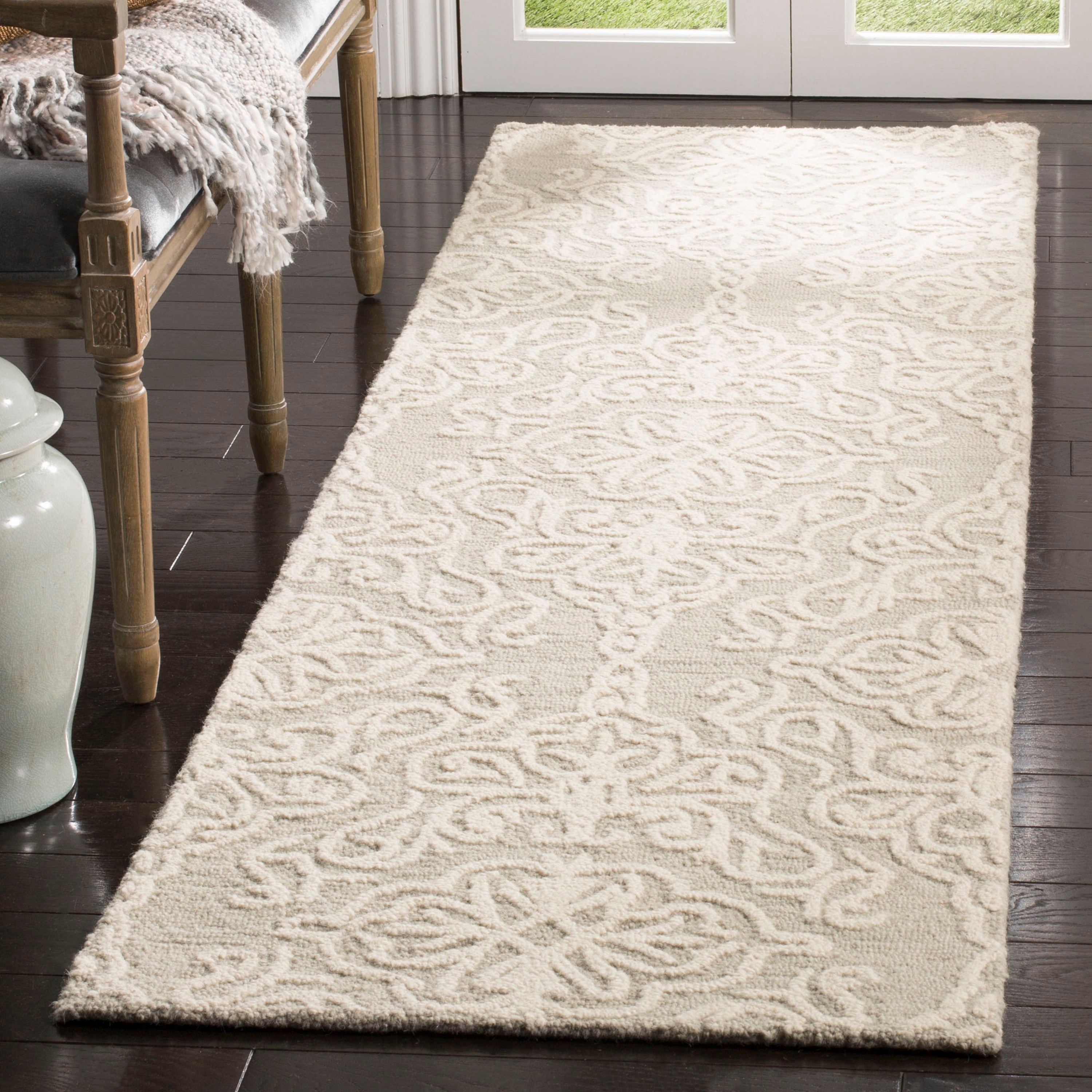 Safavieh BLM112G-28 Blossom Mahalia 2 x 8 (ft) Tufted Wool Silver/Ivory Rectangular Indoor Damask Runner rug