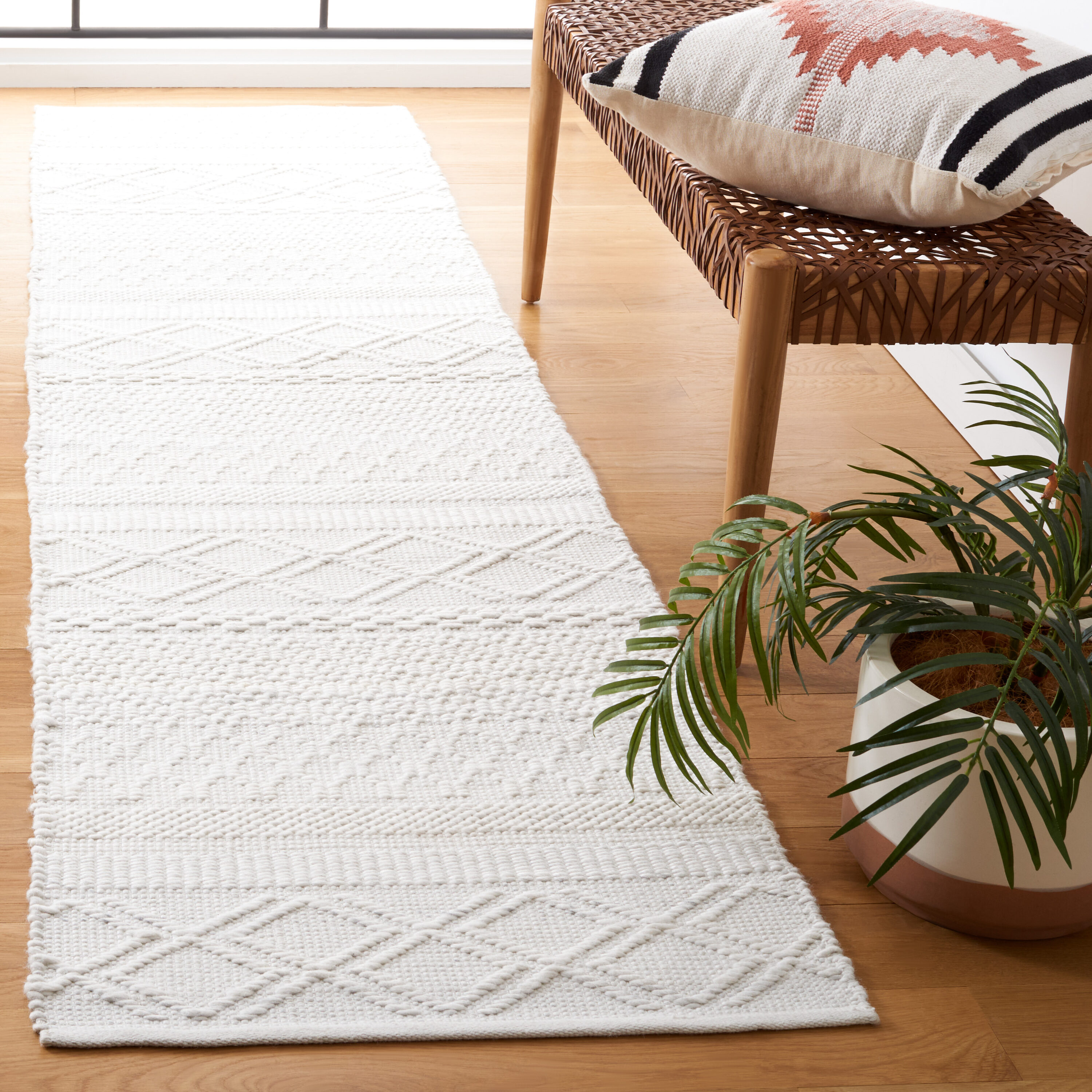 Natura 934 Ivory Contemporary 2ft-3in x 9ft Runner Rug