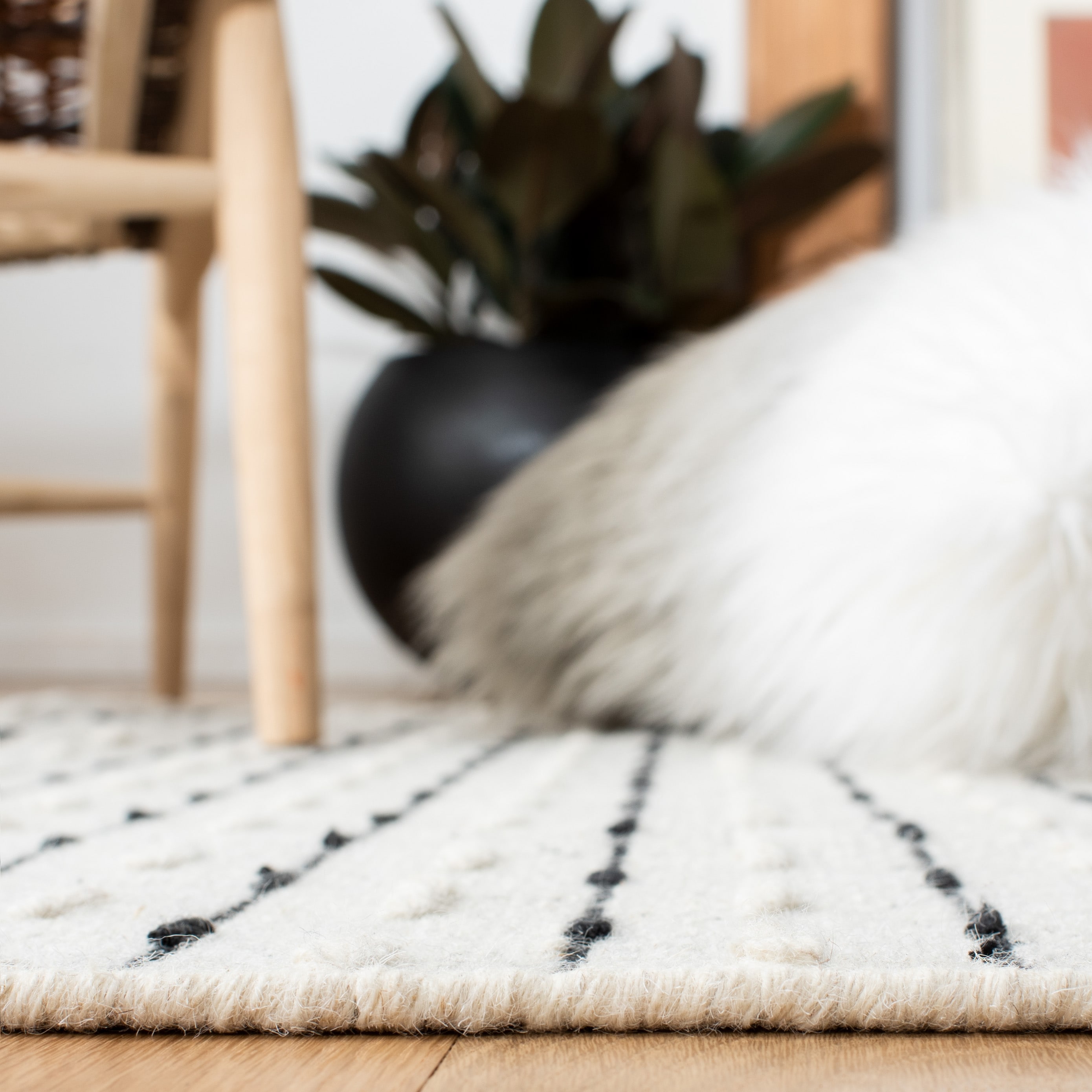 Ivory and Black Handwoven Wool Cotton Area Rug 3' x 5'