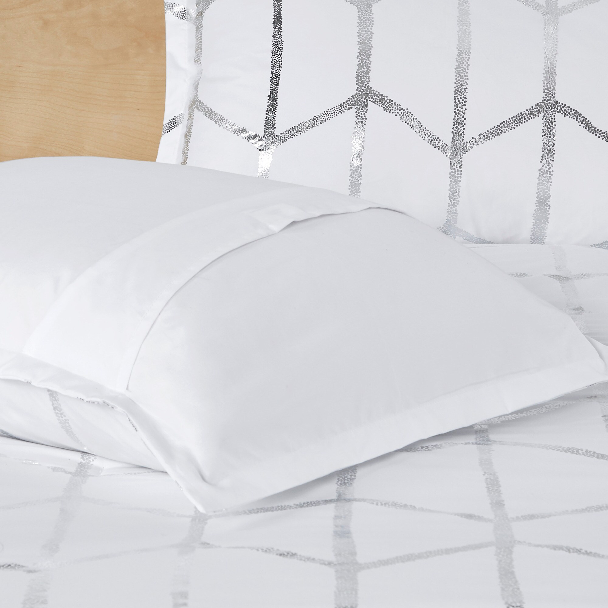 King White and Silver Microfiber Geometric Bedspread Set