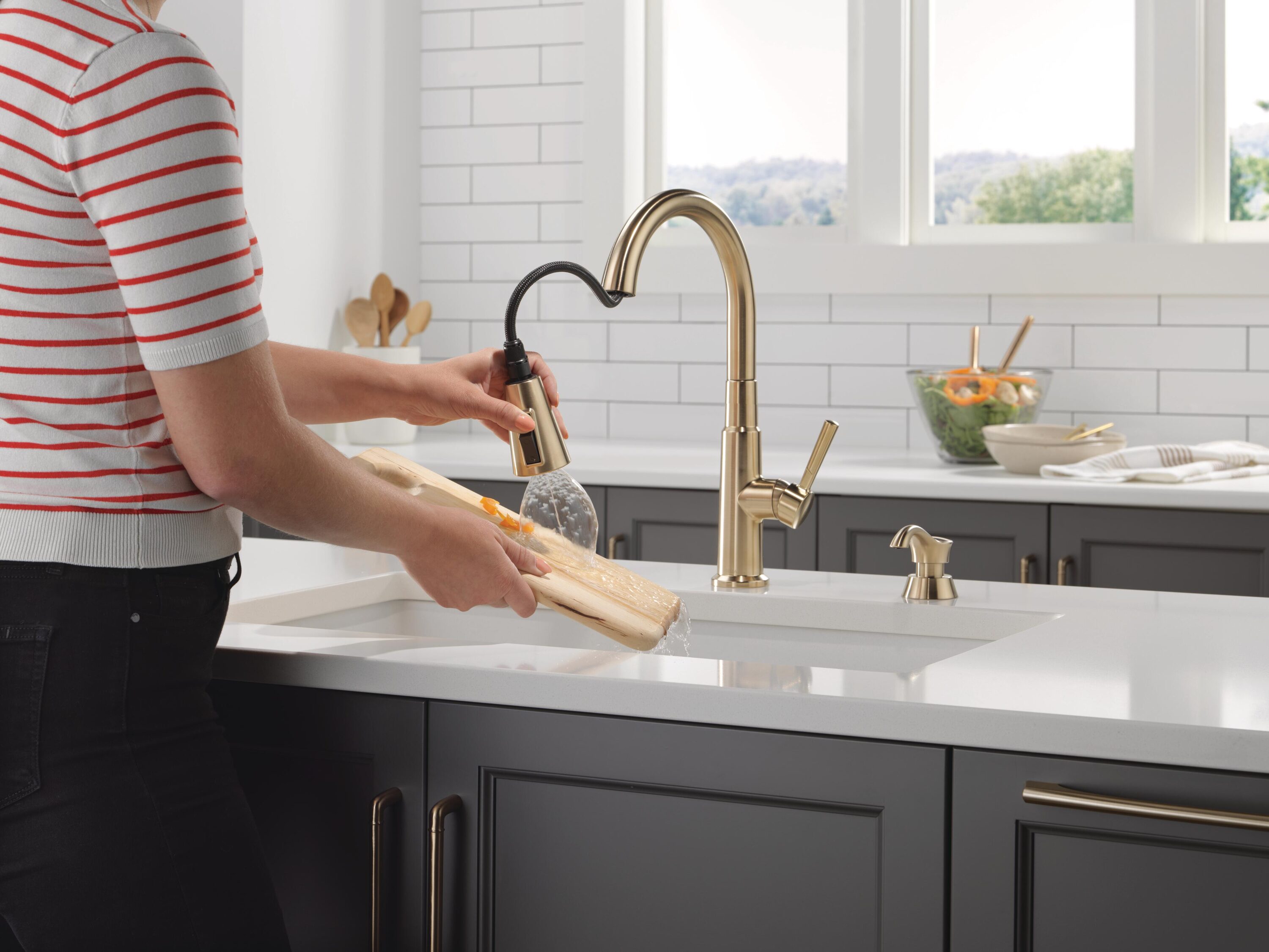 Delta Avebury Champagne Single Handle Pull-down Kitchen Faucet with ...