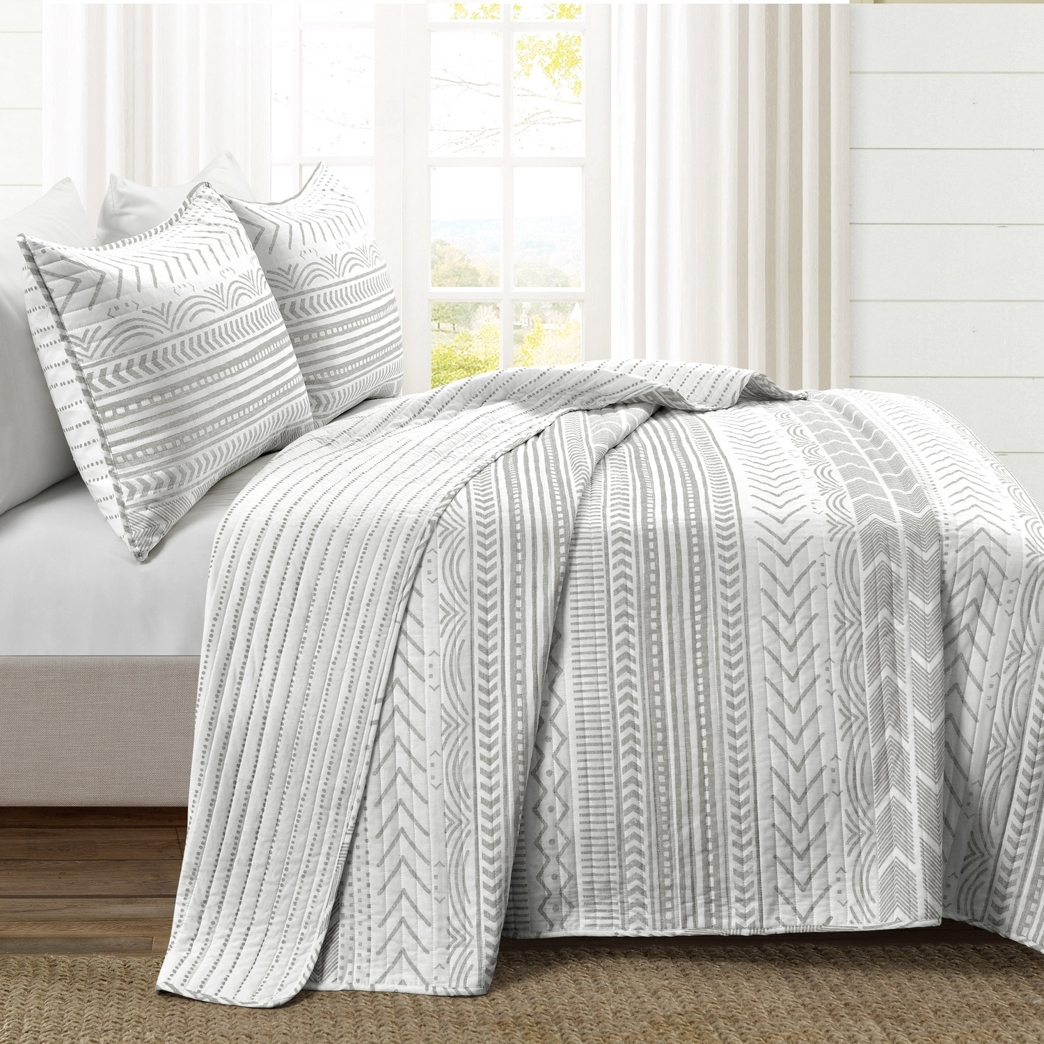 Gray and White Full/Queen Cotton Reversible Quilt Set