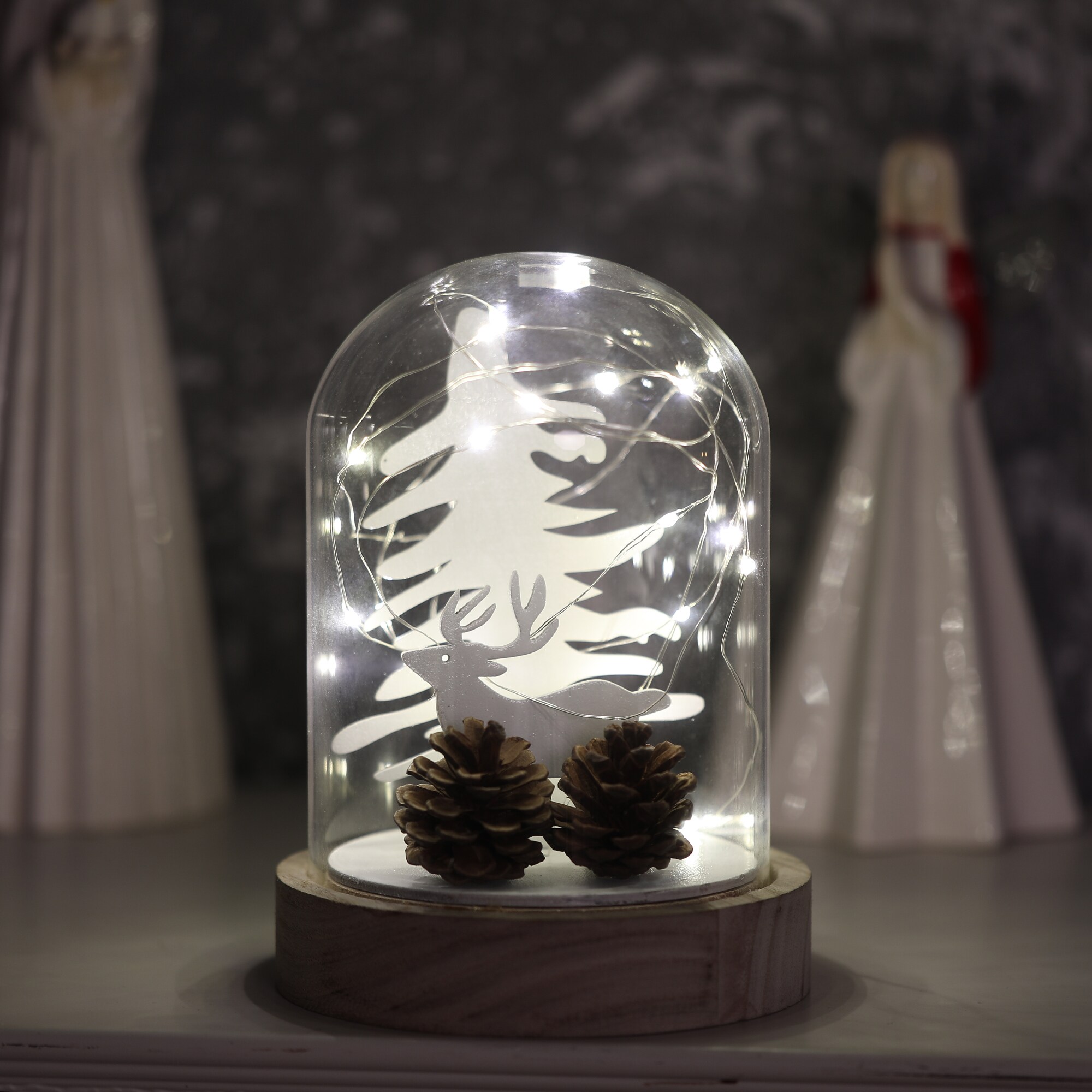 LuxenHome 7.9-in Lighted Pinecone Battery-operated Christmas Decor in ...