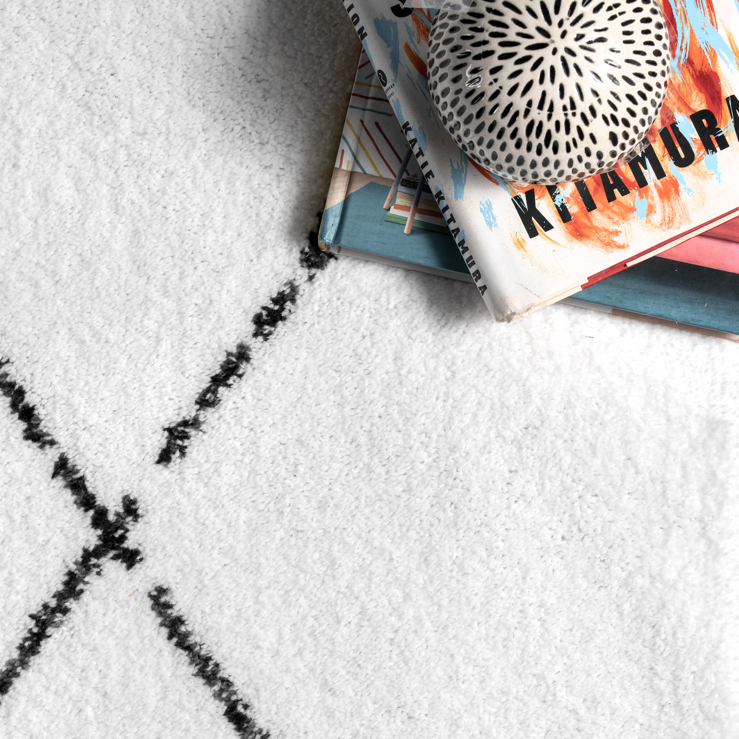 Handmade Black Geometric 4' x 6' Tufted Shag Rug