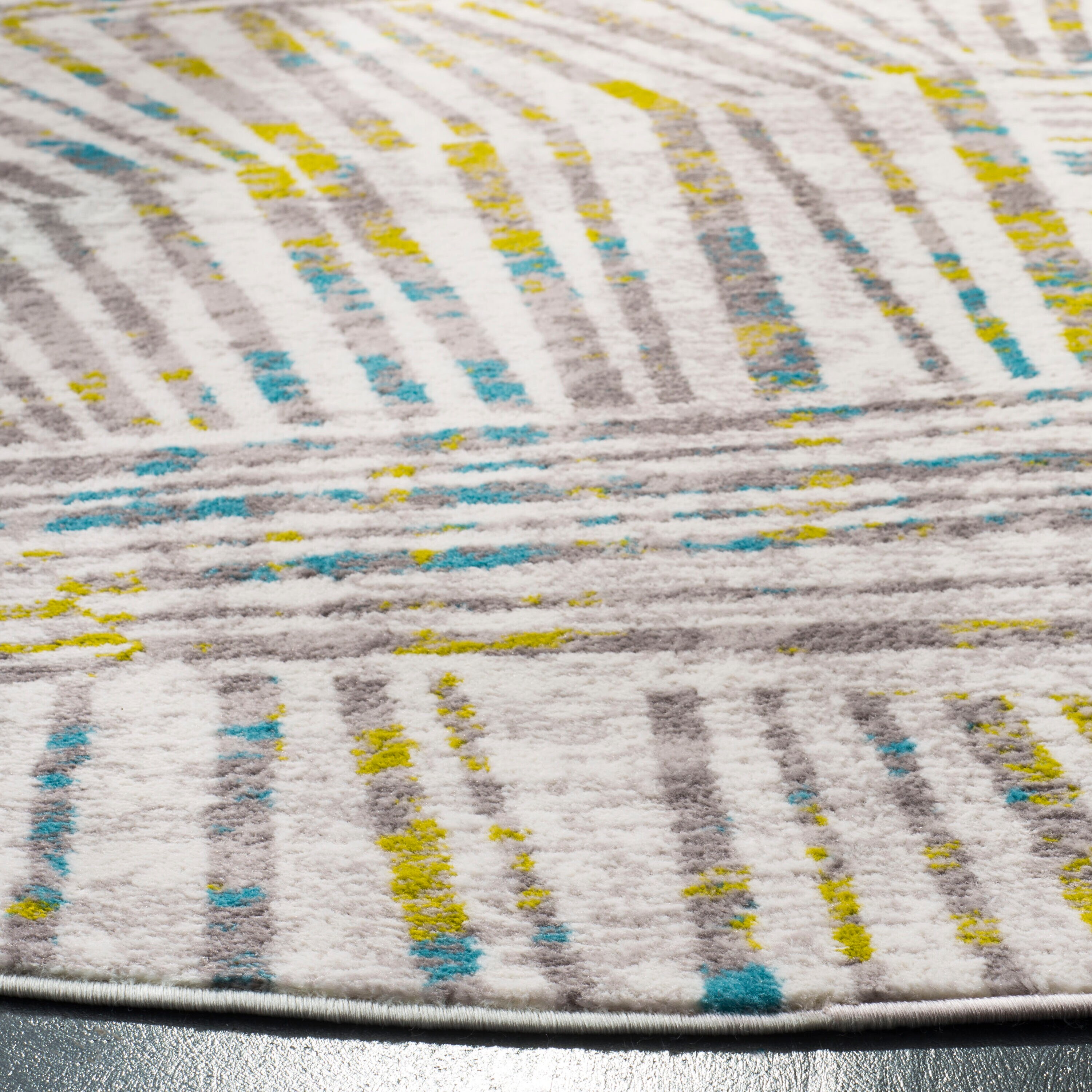 Safavieh Skyler Inazi Loomed Polyester/Polypropylene Gray/Green Round ...
