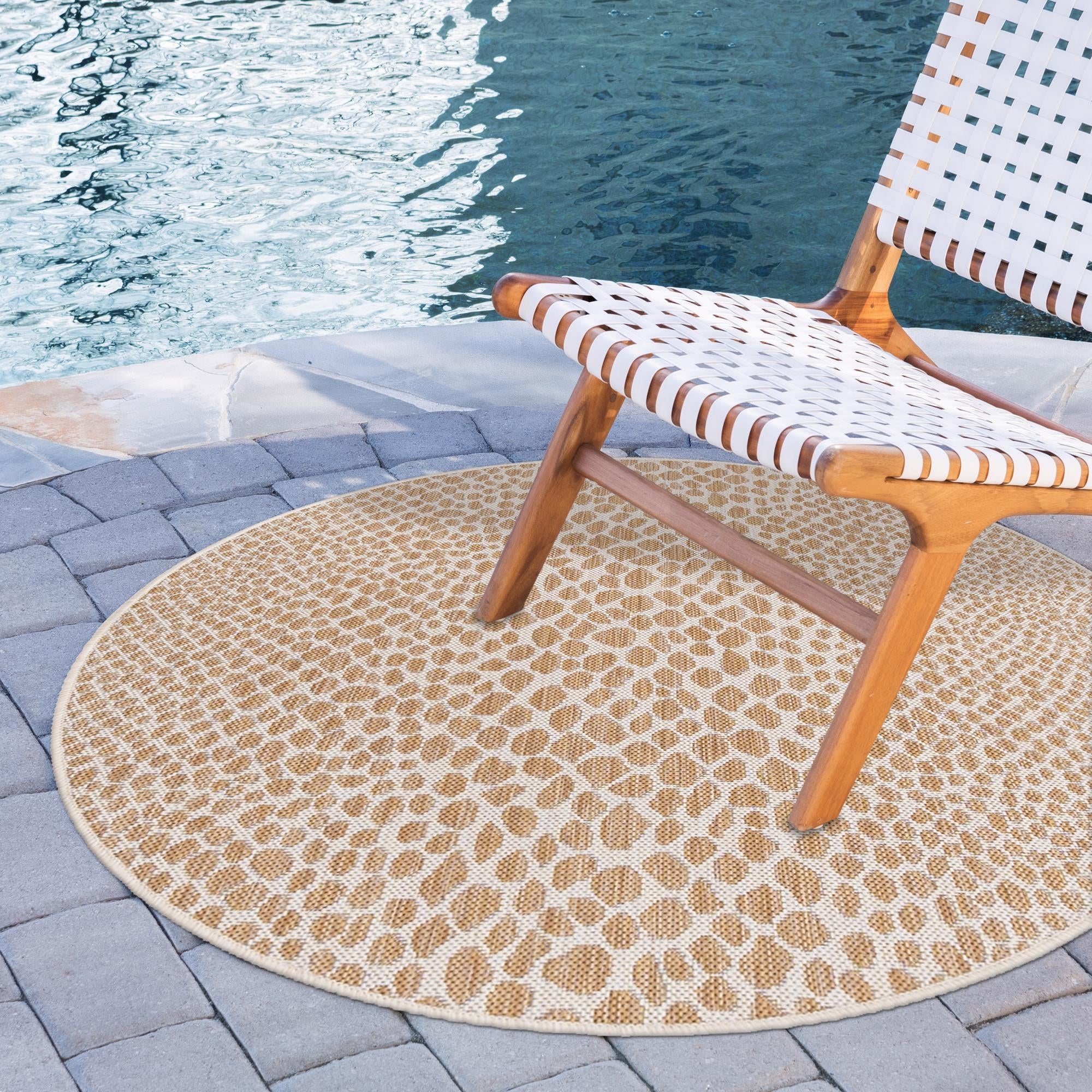 Unique Loom 3152766 Jill Zarin Cape Town 4 x 4 (ft) Loomed Polypropylene Dark Beige Round Indoor/Outdoor Animal print Area rug