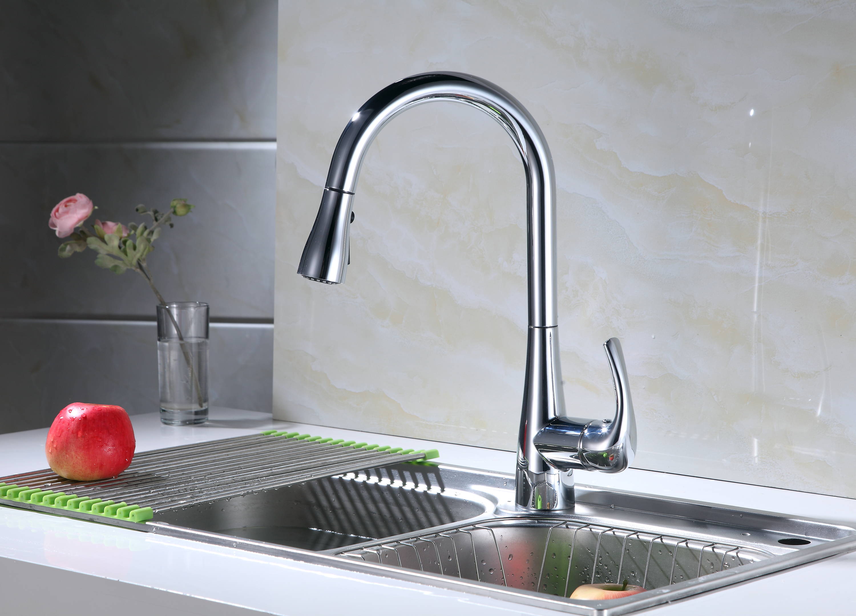 Runfine RF421008 Chester Chrome Single Handle Deck-mount Handle Residential High-arc Kitchen Faucet with Sprayer ( Deck Plate Included )