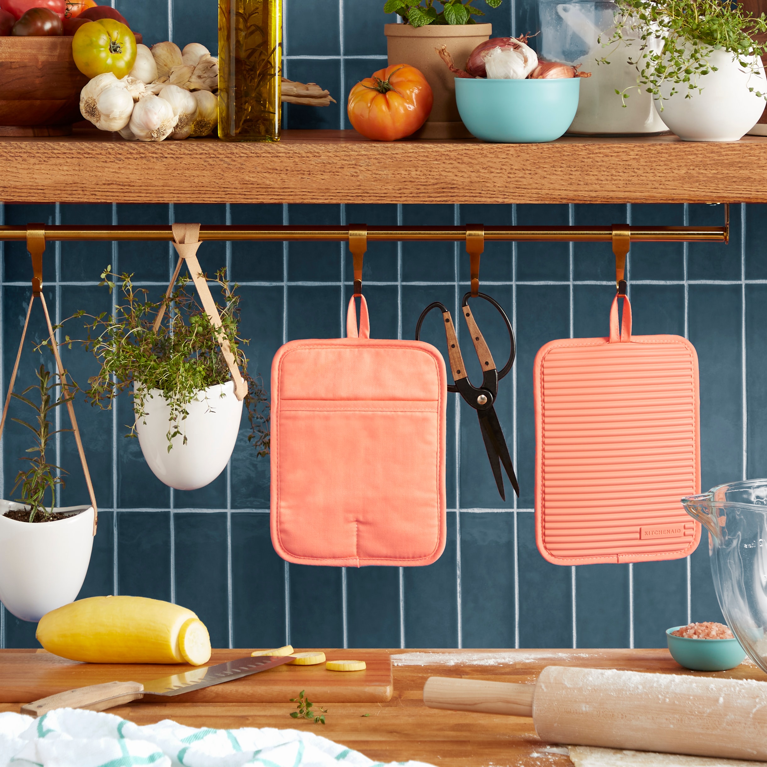 KitchenAid Ribbed Soft Silicone Pot Holder Set - Durable, Heat Resistant up  to 500°F - Waterproof and Slip-Resistant - Bird Of Paradise Pink - 2 Pack  in the Kitchen Towels department at