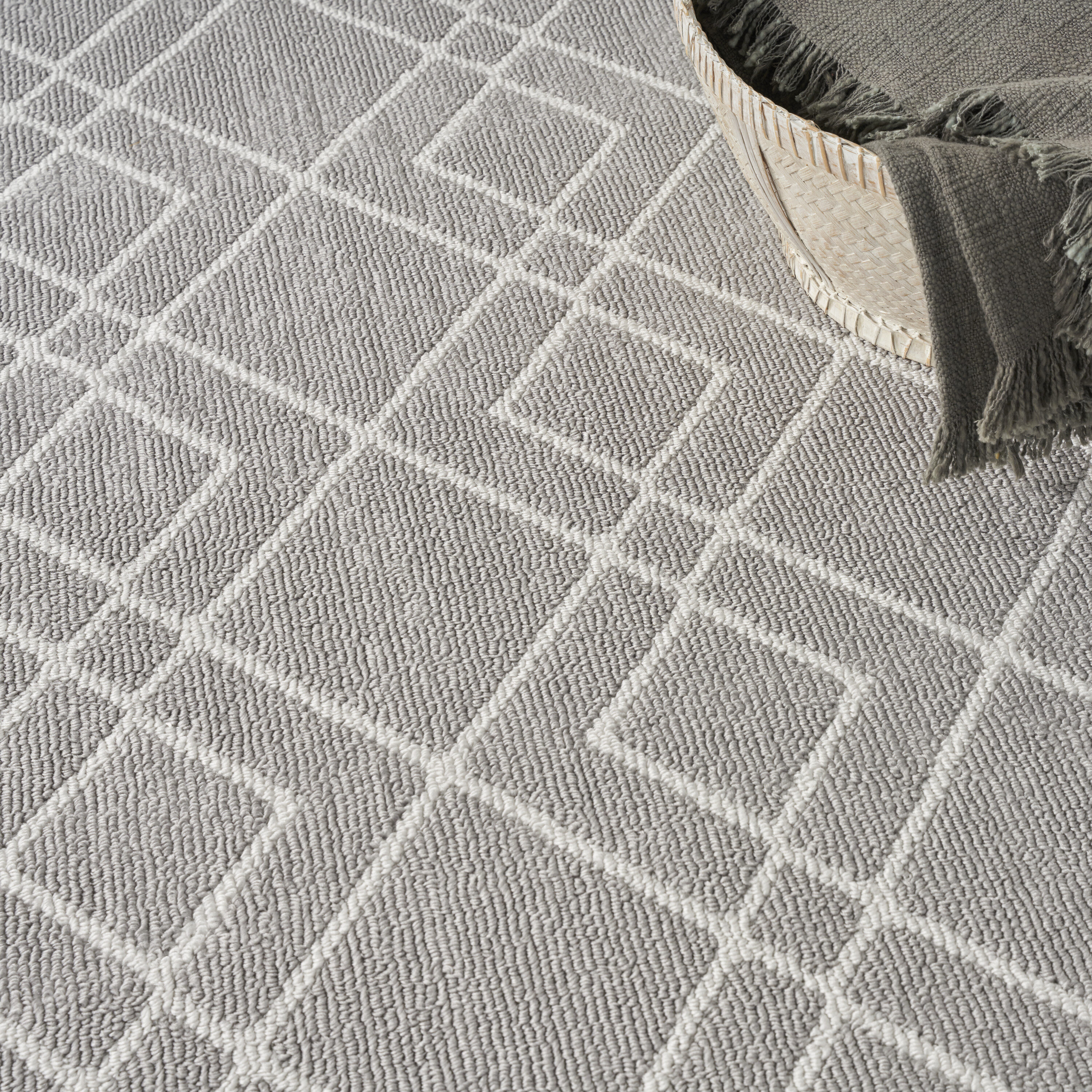 Modern Geometric Silver Synthetic 8' x 10' Easy-Care Rug