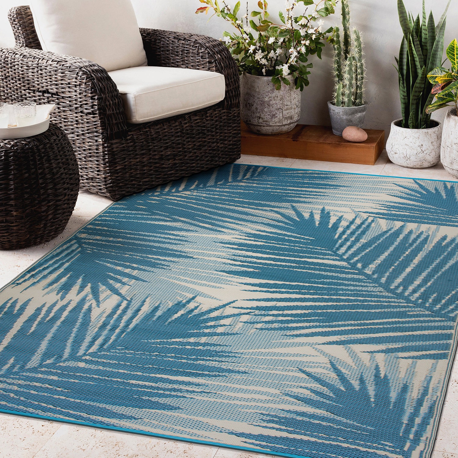 Tropical Blue Floral Reversible Synthetic Outdoor Area Rug