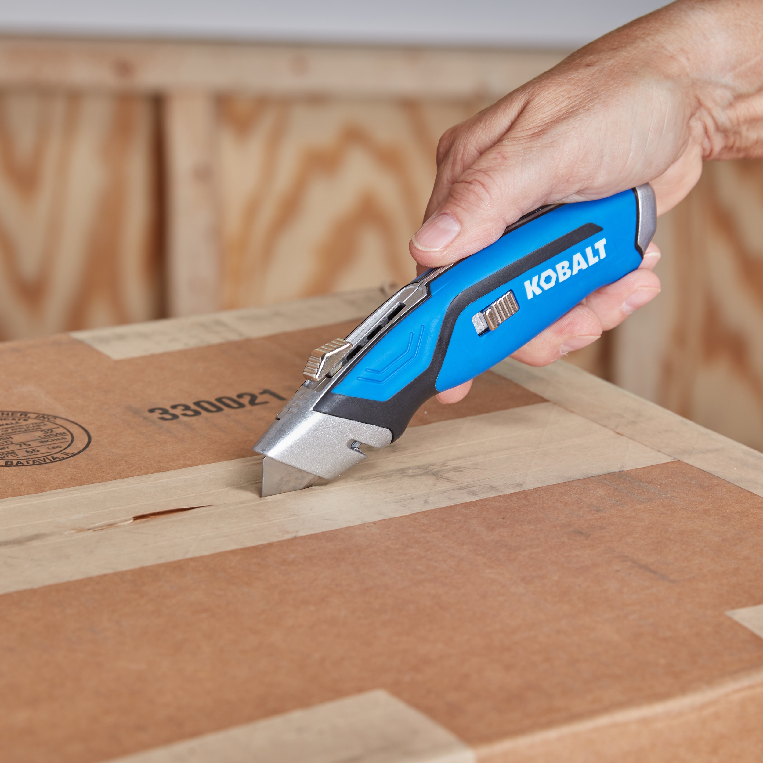 Kobalt 3/4-in 3-Blade Retractable Utility Knife with On Tool Blade Storage  in the Utility Knives department at