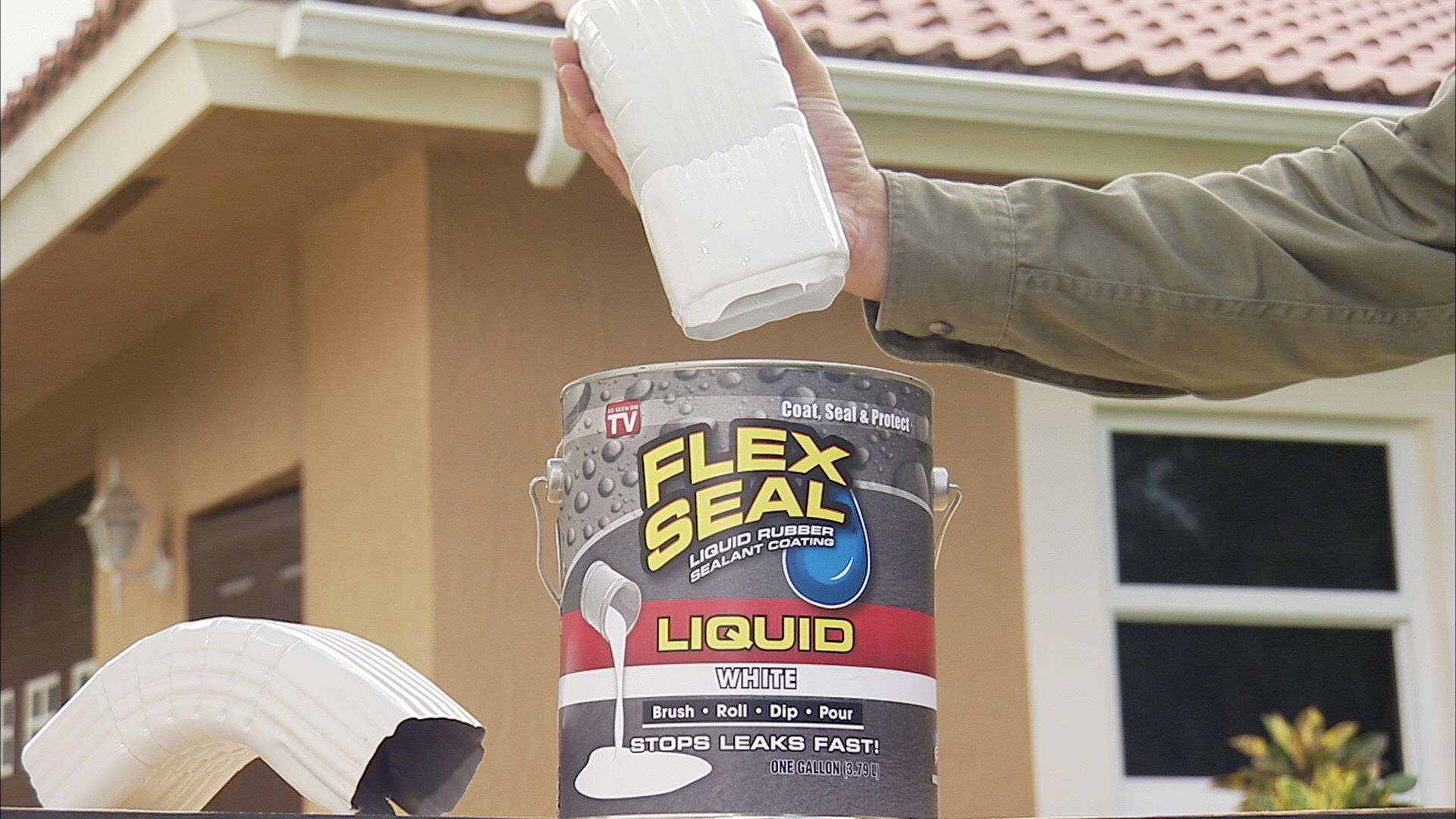 Flex Seal Liquid, 1 Gallon, White, Liquid Rubber Coating Sealant,  Waterproof, Flexible, Breathable, and UV Resistant, Roof Repair, Basements,  RV