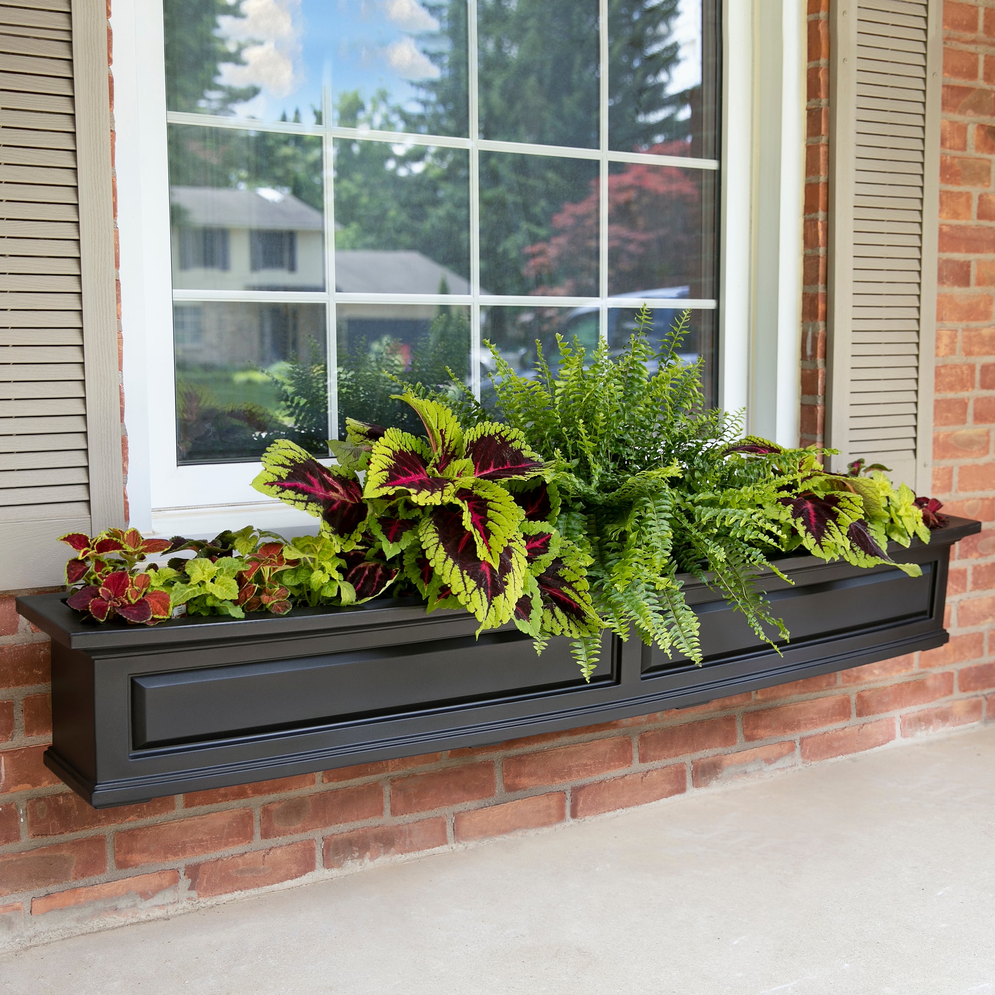 Mayne Rectangle 7.1-in W Large Black Resin Outdoor Window Box Self ...