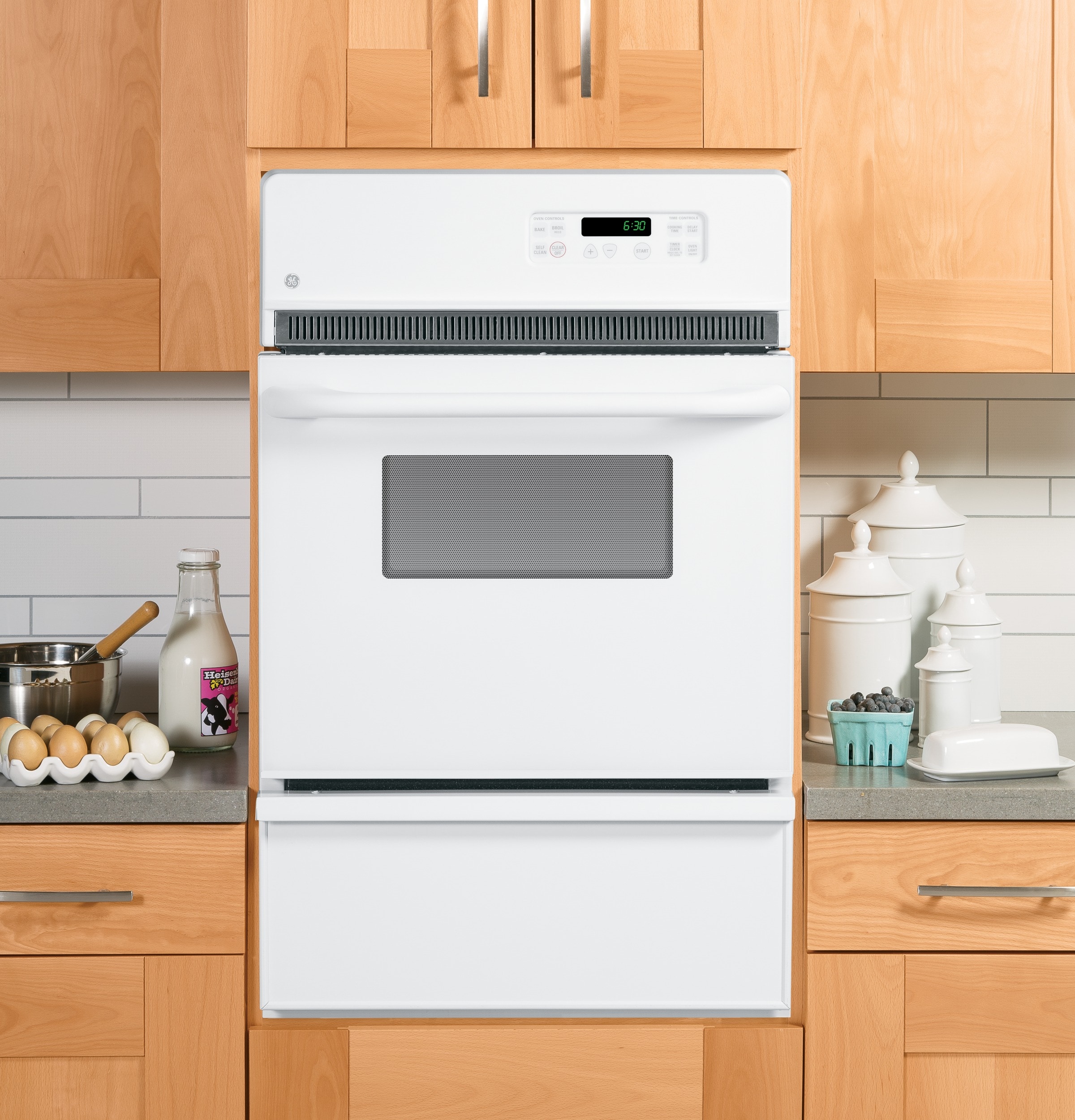 Ge 24 In Self Cleaning Single Gas Wall Oven White At