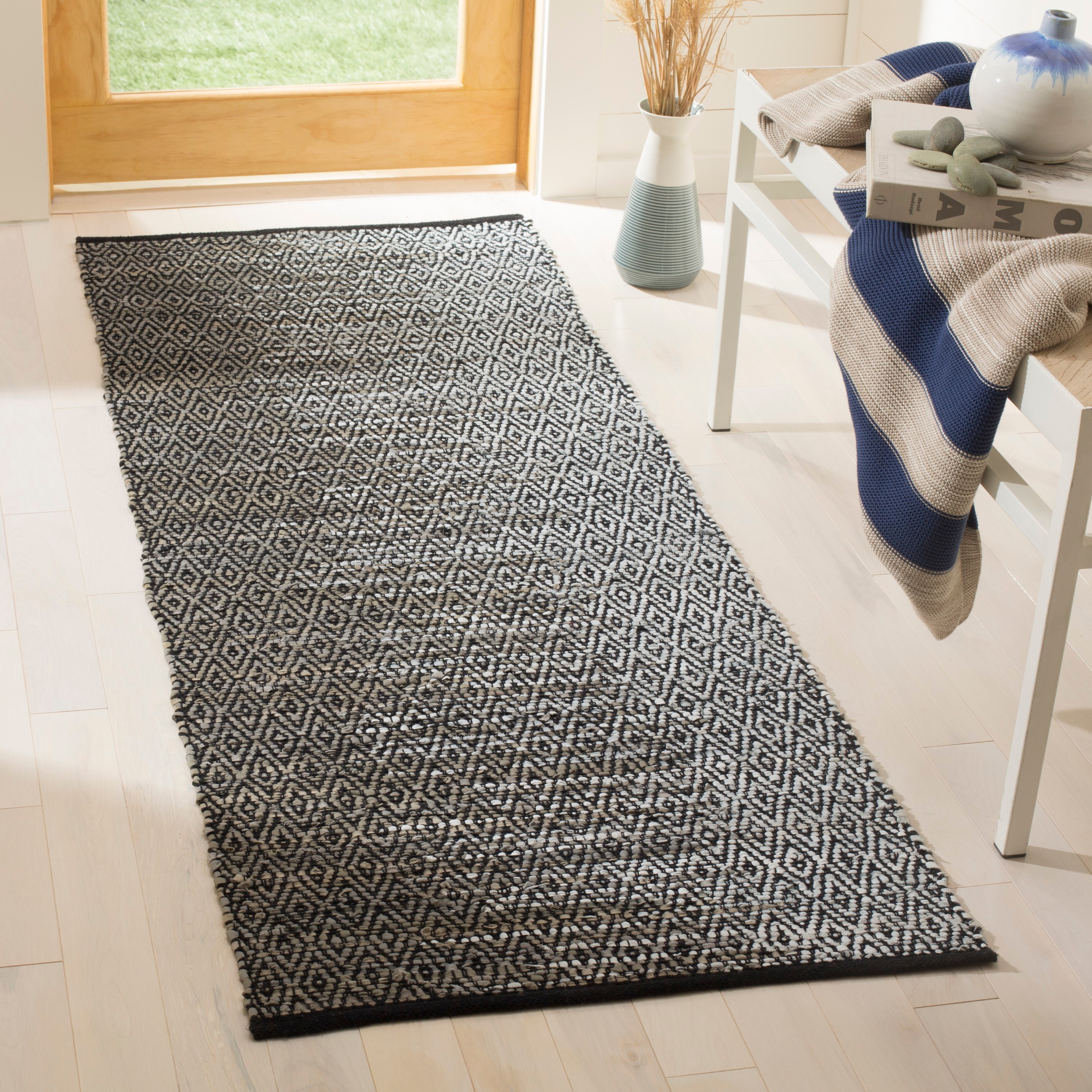 Safavieh VTL388A-26 Vintage Leather Shoshoni 2 x 6 (ft) Leather Light Gray/Gray Rectangular Indoor Ombre Coastal Runner rug