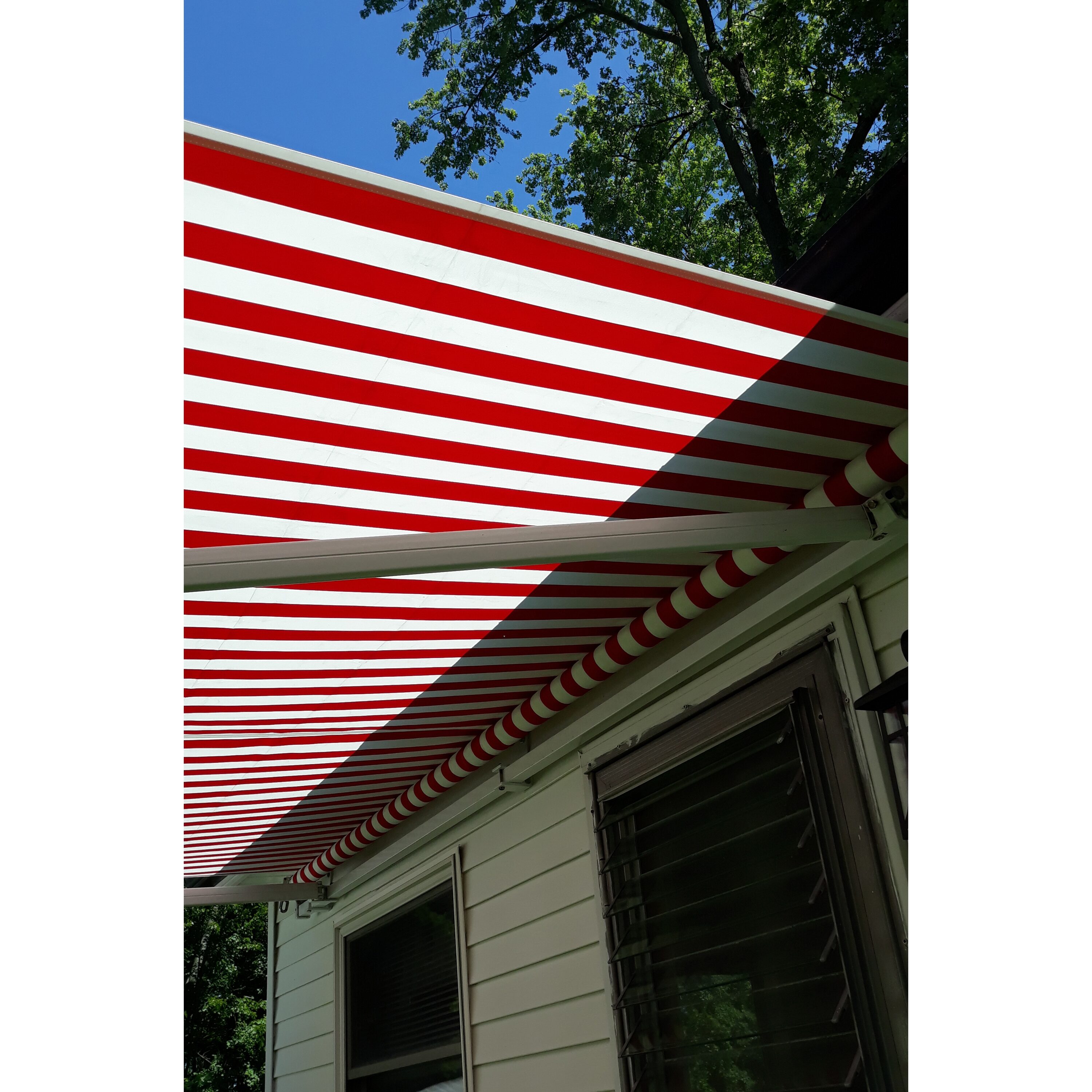 ALEKO FAB10X8REDWT05-LO Awning-Accessories - View #3