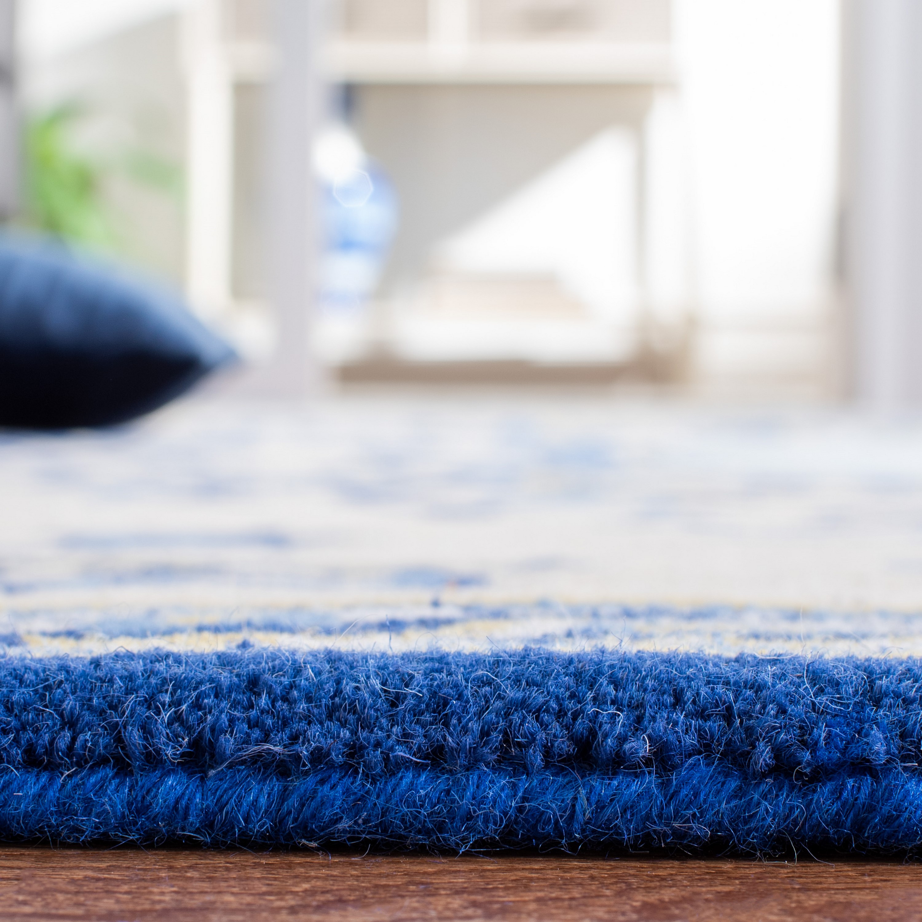 Empire Blue and Ivory Hand-Tufted Wool 3' x 5' Rug