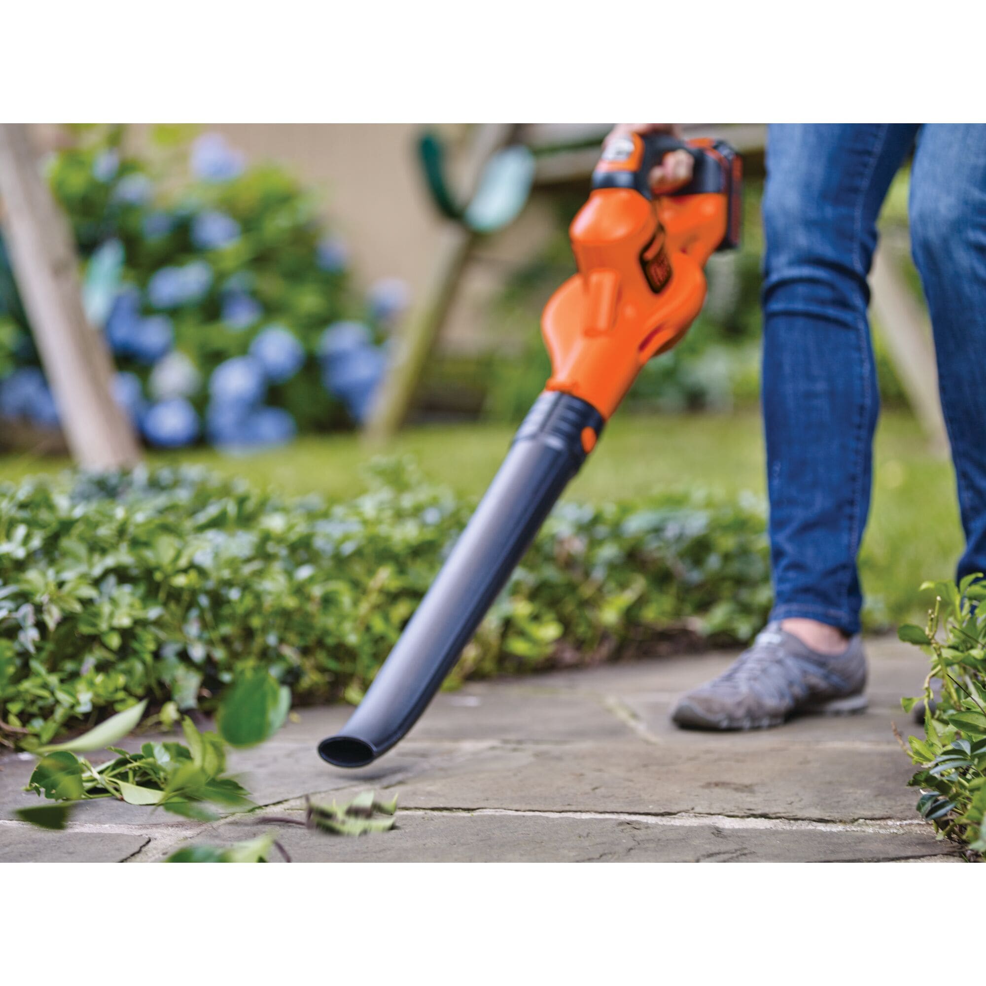 Beyond by Black+decker 20V Max Cordless Leaf Blower - Leaf Blower Kit - Axial, Battery and Charger Included - Lawn Tools (Model Number: BCBL700D1AEV)