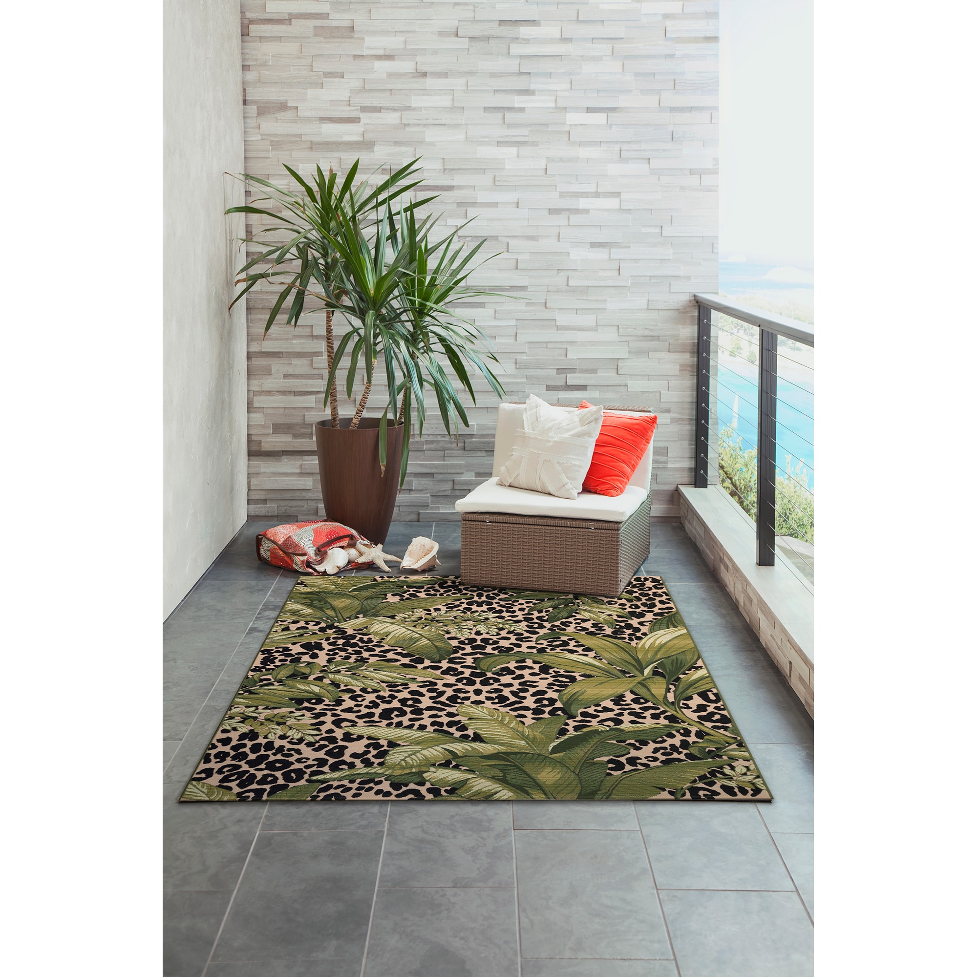 Round Black and Beige Tropical Leopard Print Indoor/Outdoor Rug