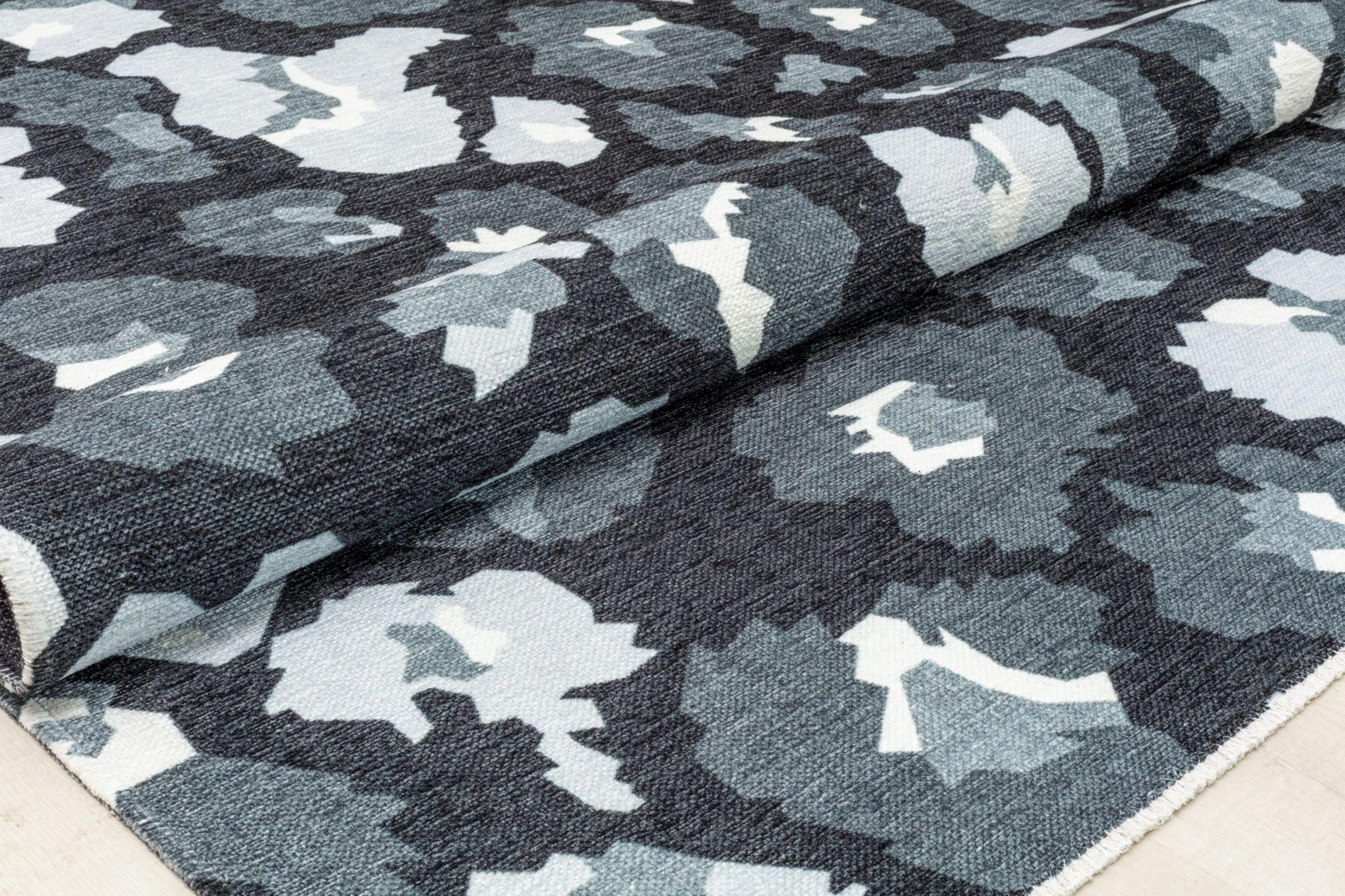 Maisie Primrose Path Gray Floral 5' x 7' Synthetic Area Rug