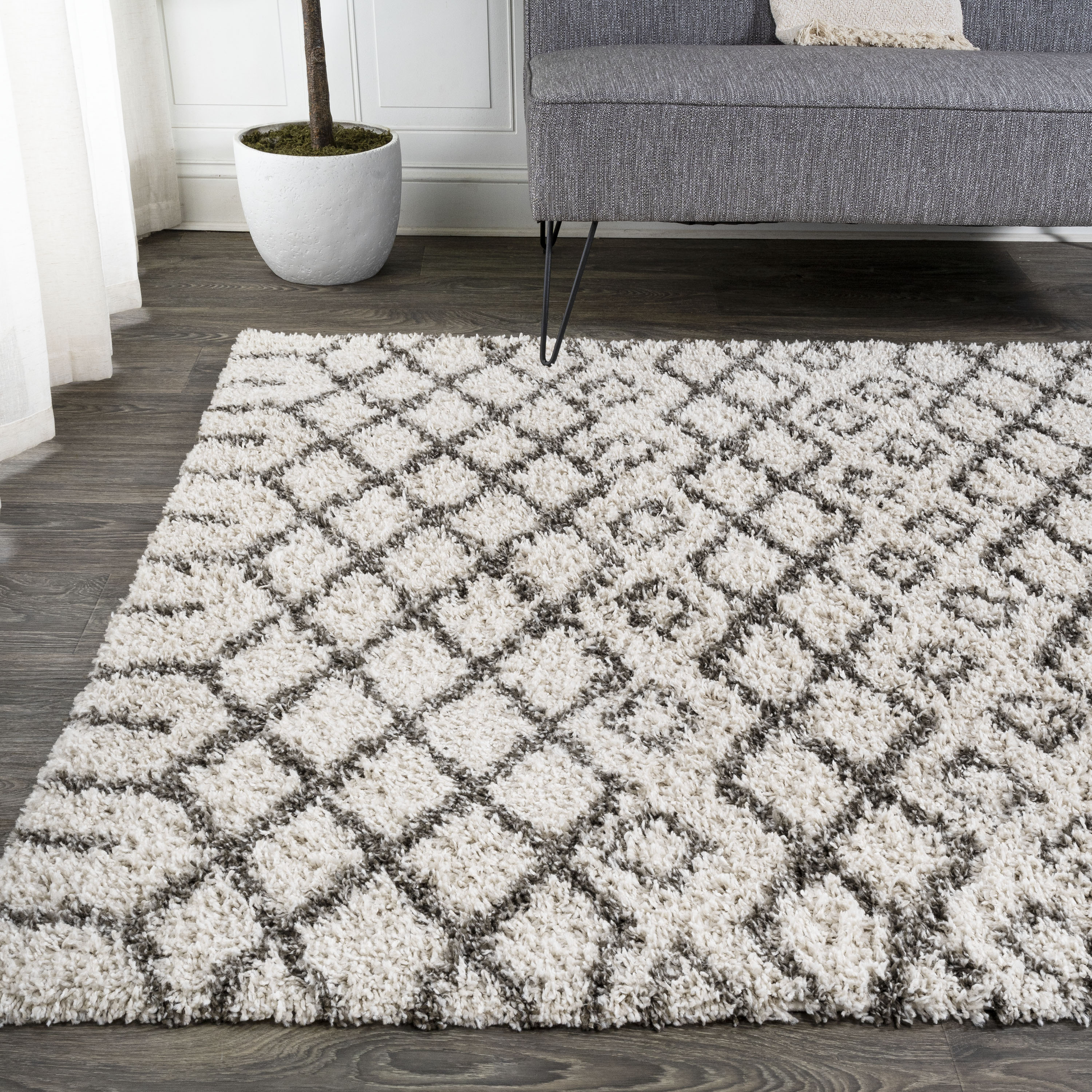 Ivory and Deep Gray Moroccan Diamond Shag Rug - Easy Care 3'x5'