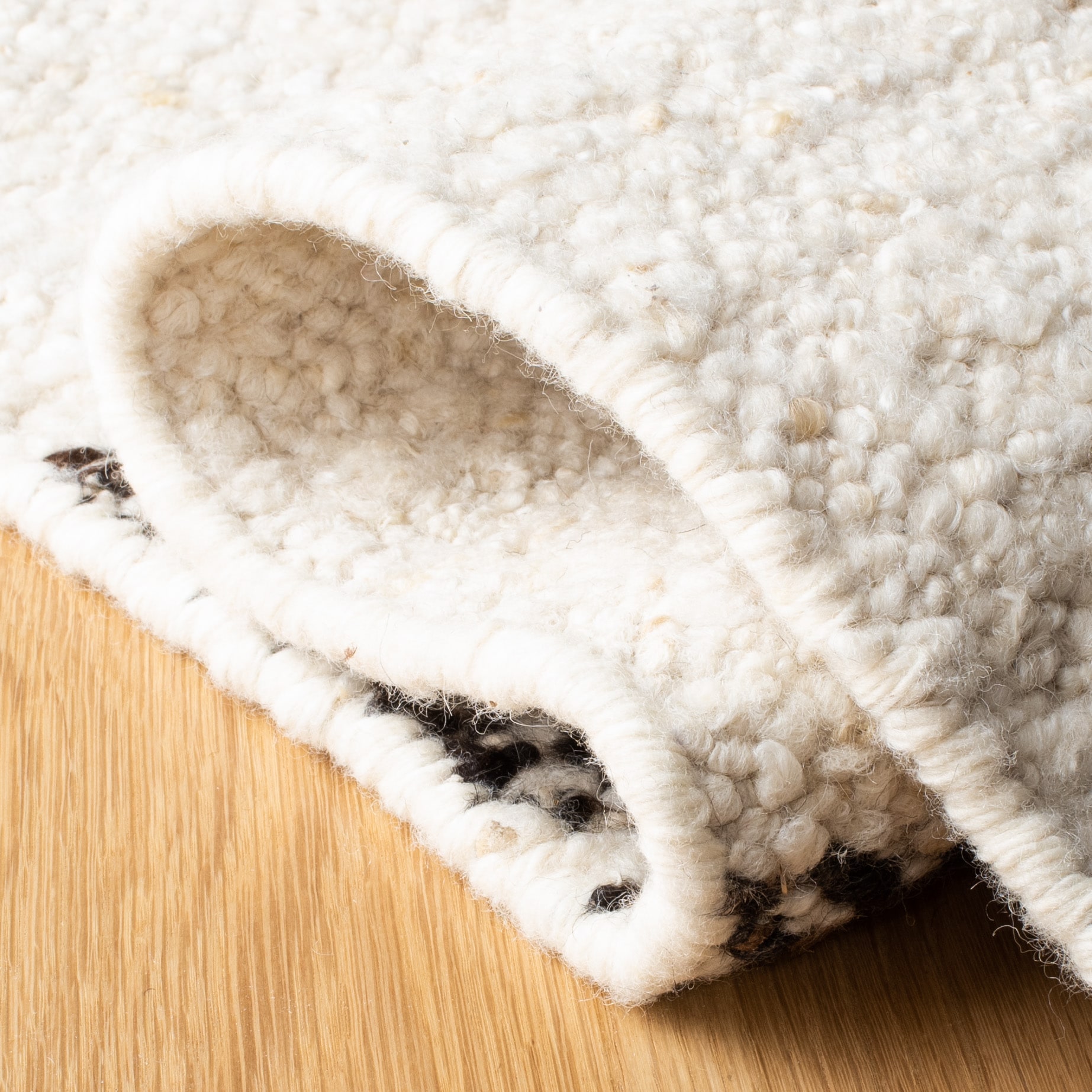 Natura Black and Ivory Handwoven Wool Cotton Area Rug