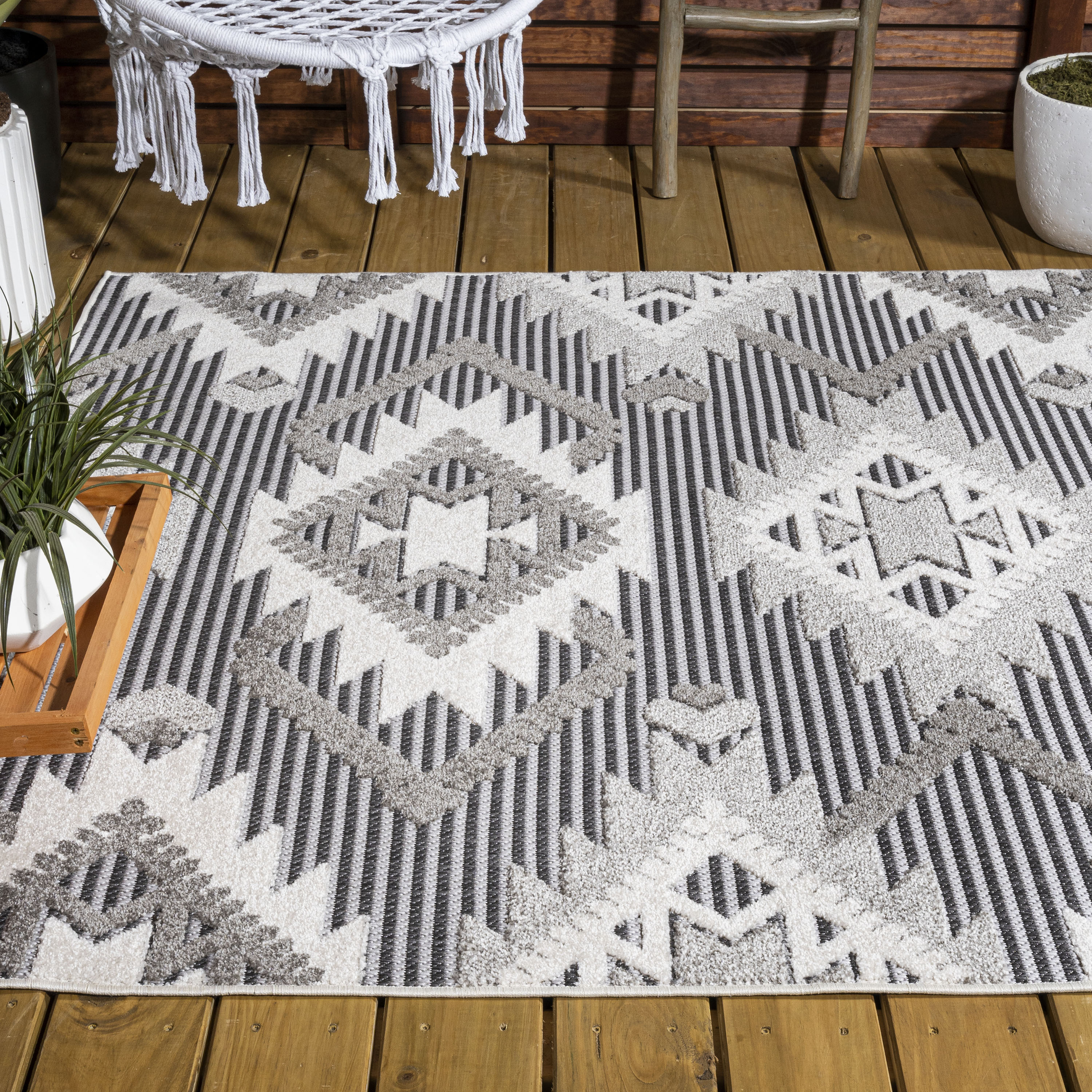 Reversible Geometric Gray Synthetic 8' x 10' Area Rug