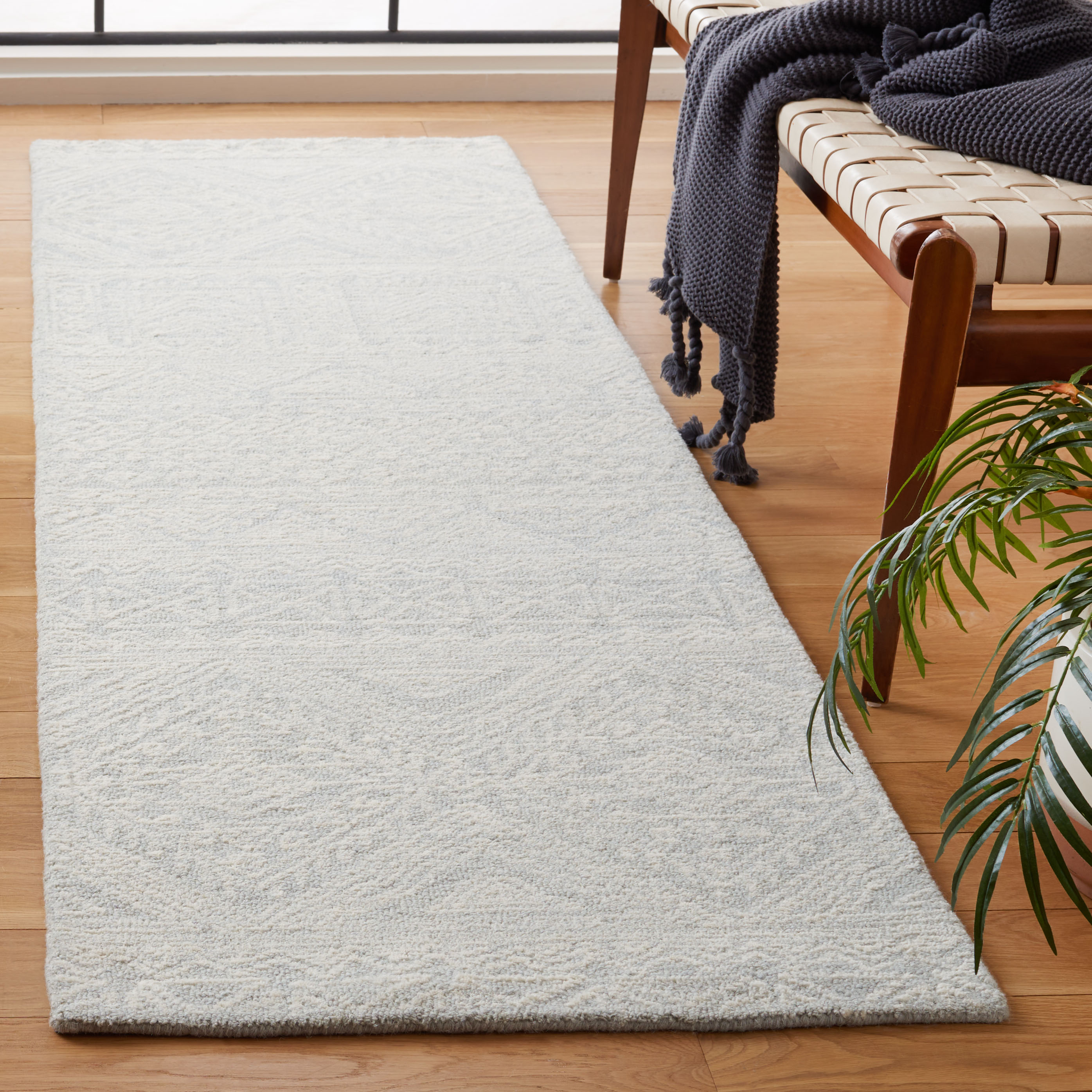  Micro-Loop 426 Light Gray/Ivory Bohemian 2ft-3in x 8ft Runner Rug
