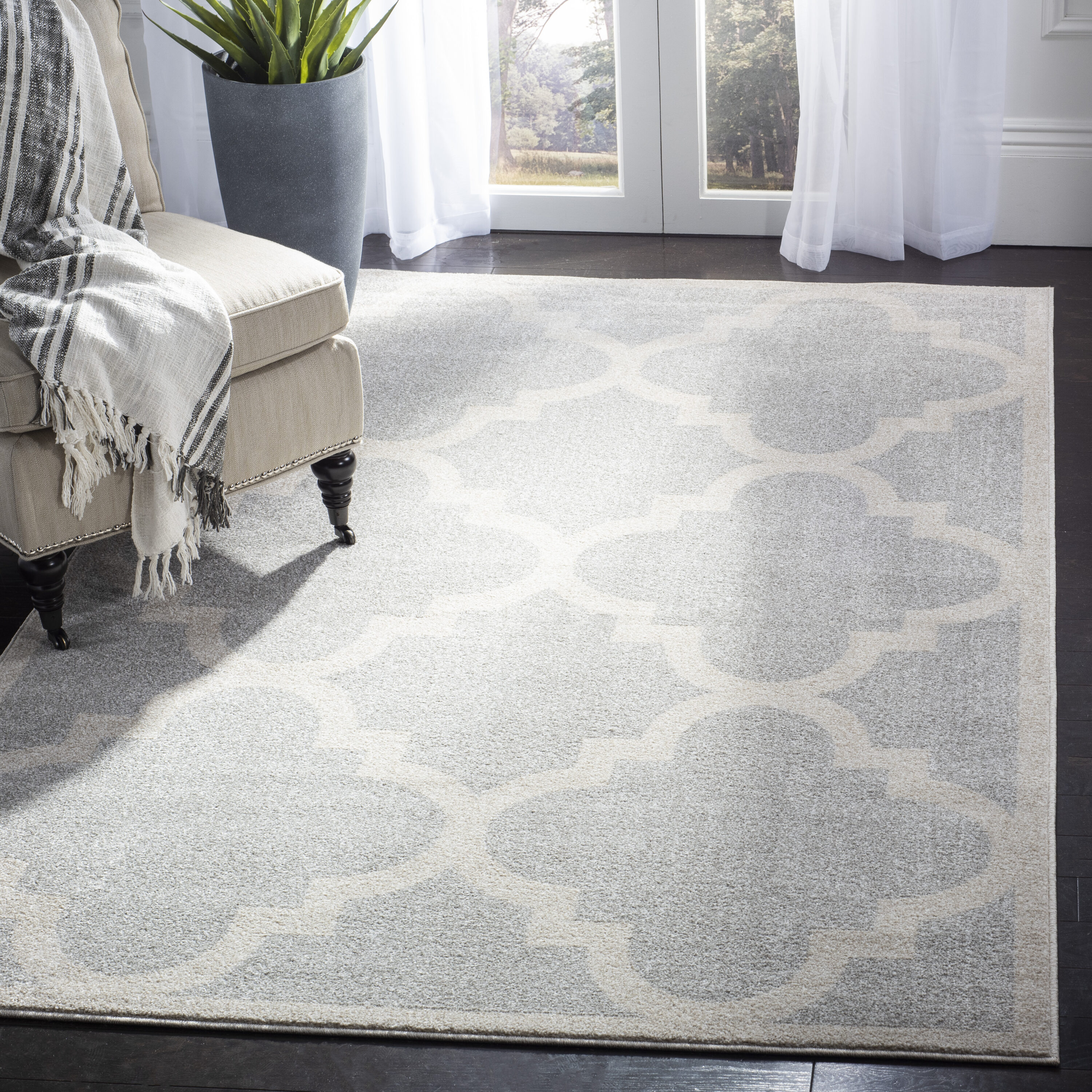 Safavieh AMT423B-24 Amherst Pompey 3 x 4 (ft) Loomed Synthetic Gray/Beige Rectangular Indoor/Outdoor Trellis Throw rug