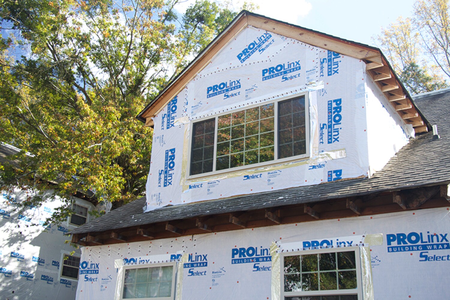 Tyvek 5-ft x 200-ft Water Resistant House Wrap (1000-sq ft) in the House  Wrap department at