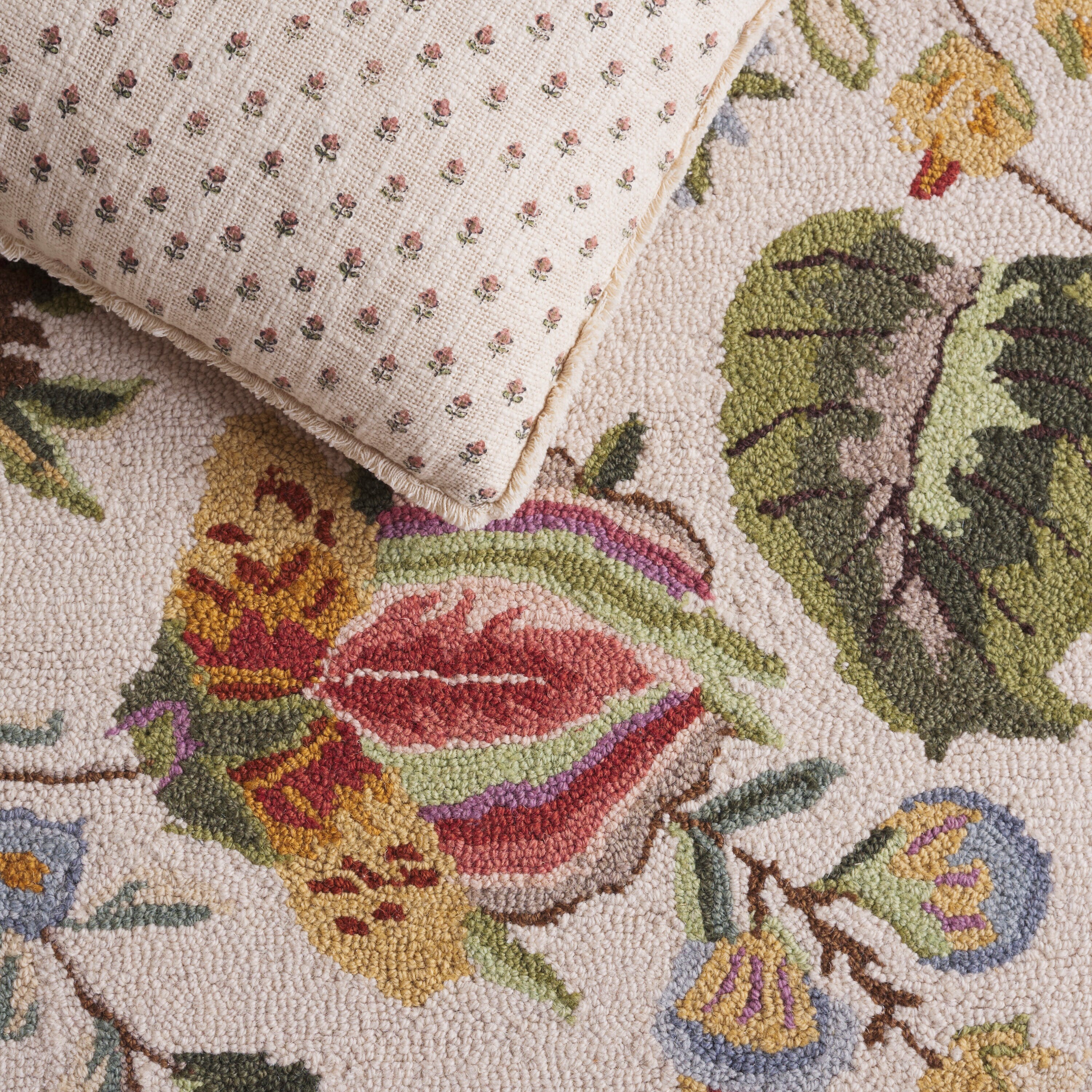Safavieh HK331A-5OV rugs - View #3