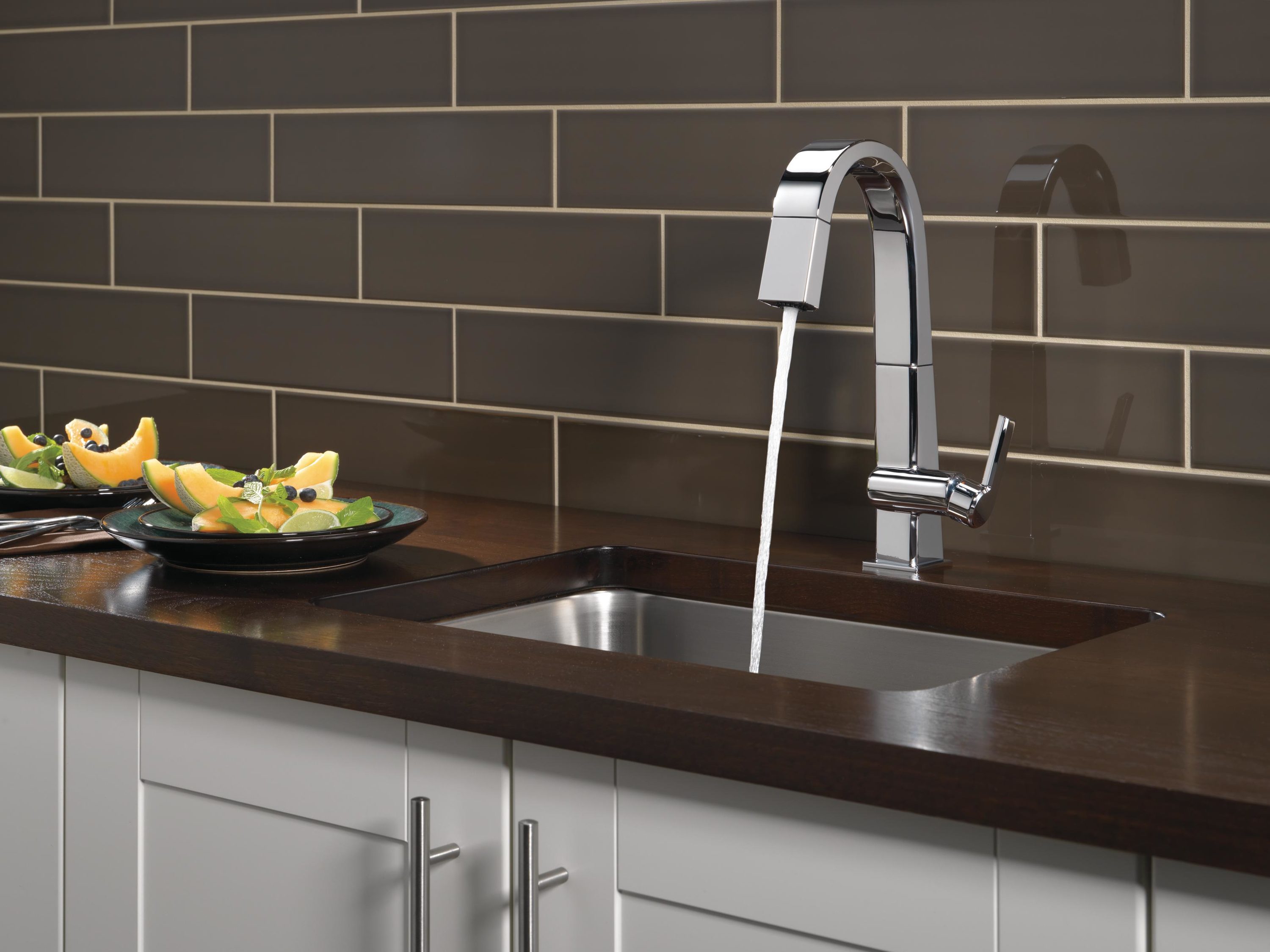Modern Chrome Pull-Down Kitchen Faucet with 360° Swivel