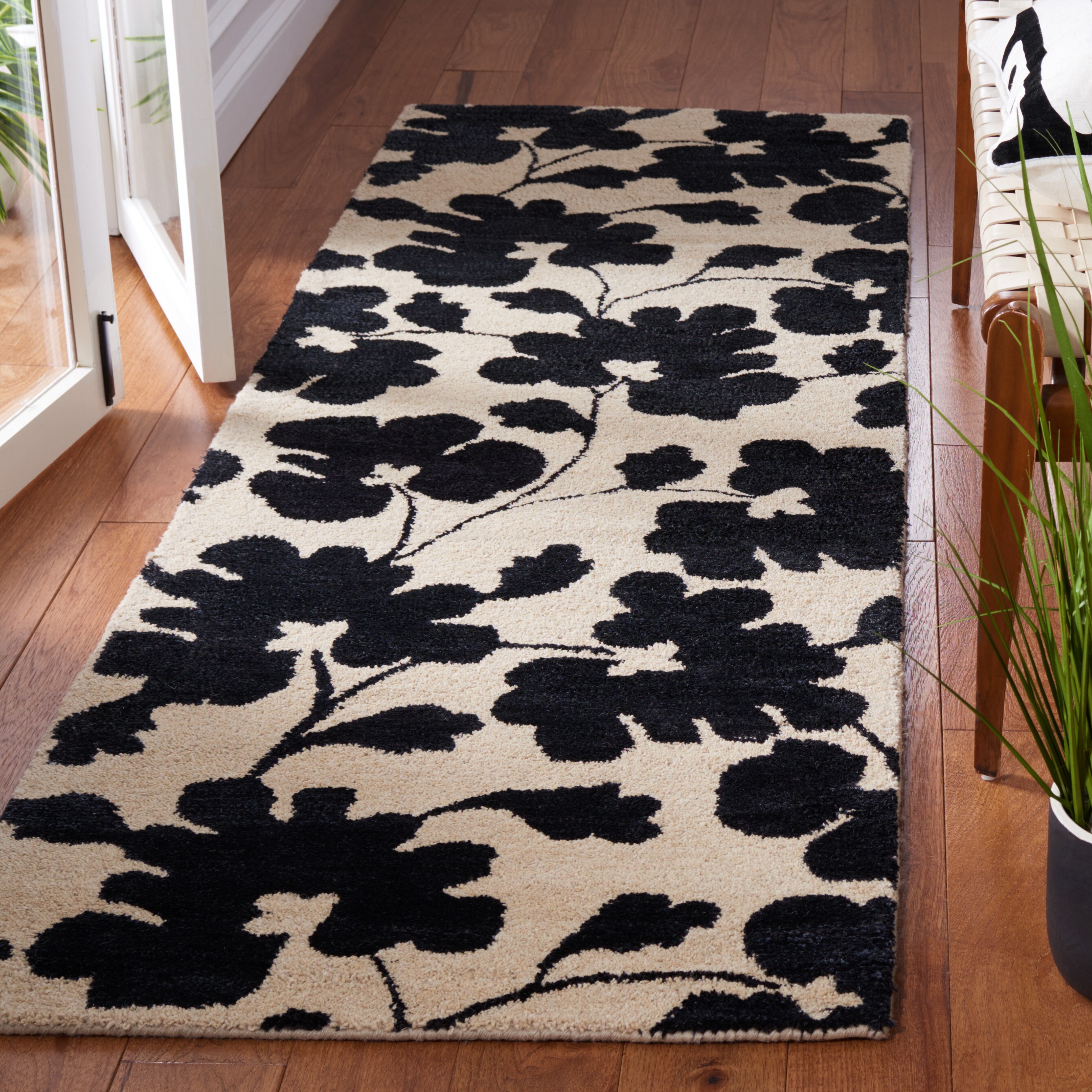 Safavieh SOH419A-28 rugs - View #2