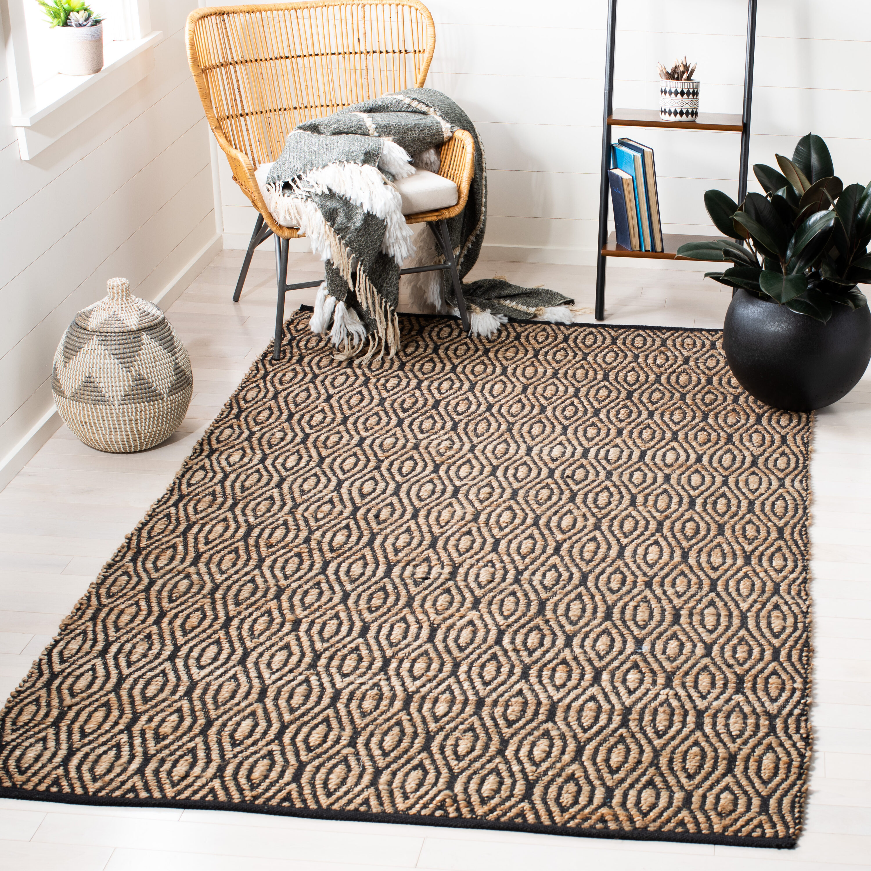  Cape Cod 822 Black/Natural Bohemian 5ft x 8ft Medium Rectangle Rug
