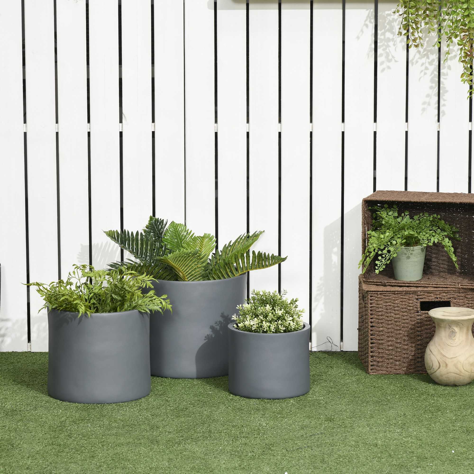 Yiekholo LL-1681AA 3 -Pack Round 13.0-Inches W Medium Gray Plastic Indoor/Outdoor Planter with Drainage Holes with Self Watering