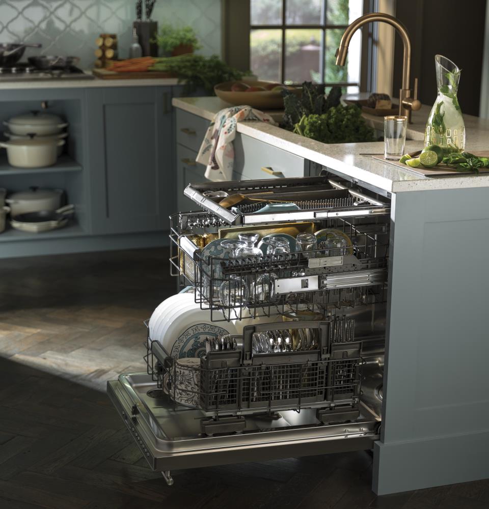 Monogram Top Control 24-in Built-In Dishwasher (Panel-ready