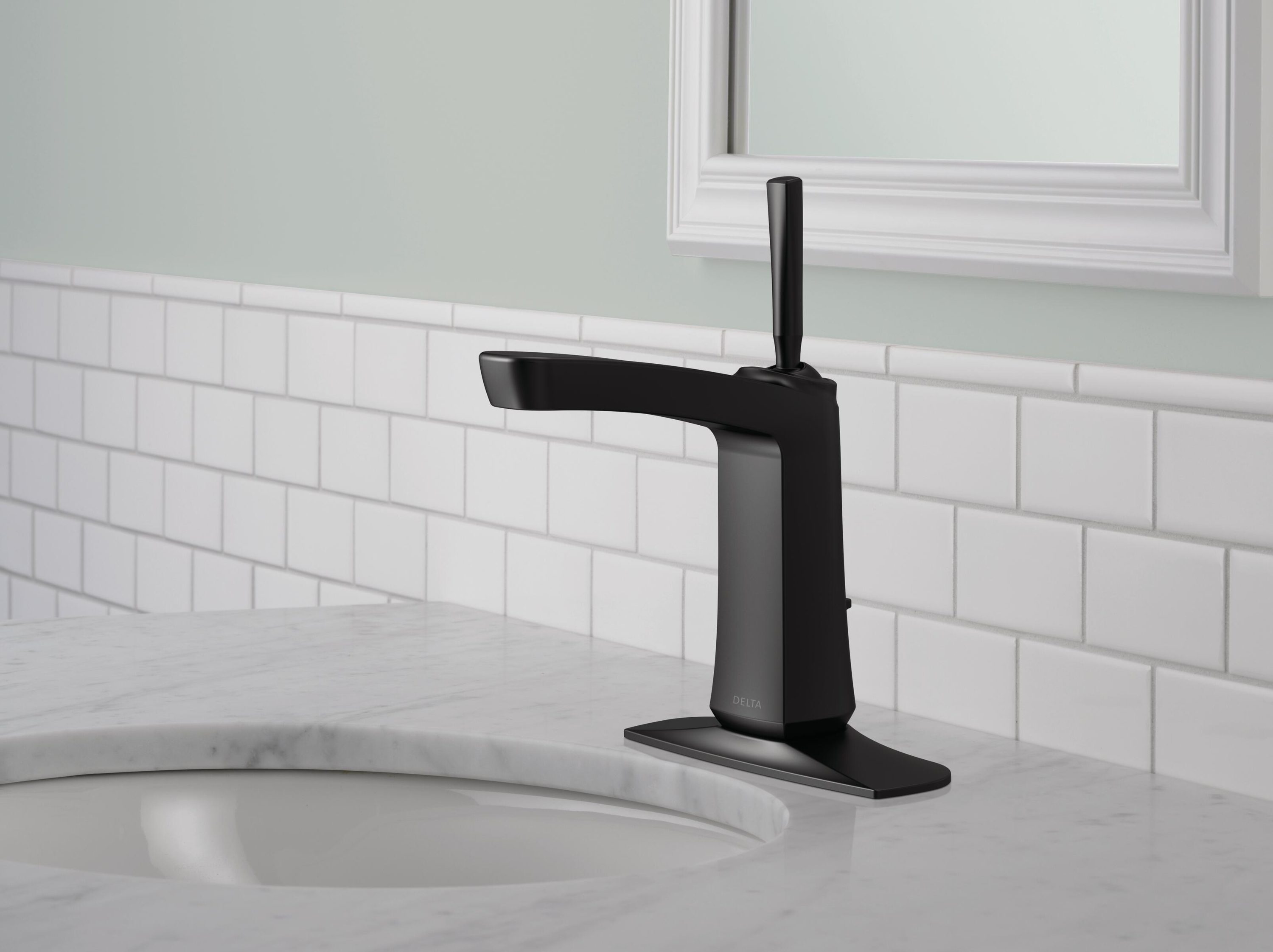 Vesna Matte Black Single Hole Bathroom Faucet with Drain Assembly