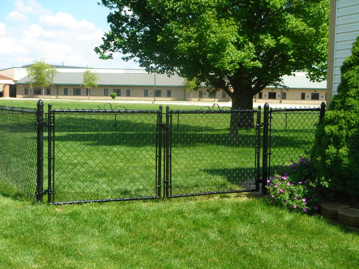 6-ft H x 3-in W 16-Gauge Black Galvanized Steel Terminal Chain Link ...