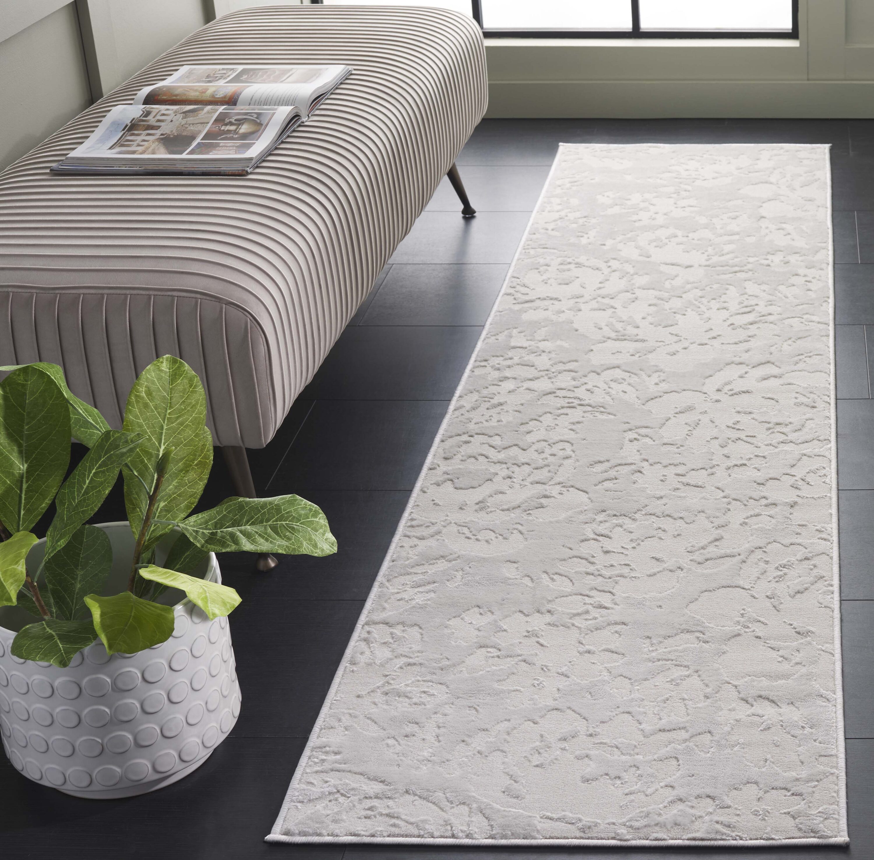 Saylor 117A Ivory 2 x 8 Rectangular Runner rug
