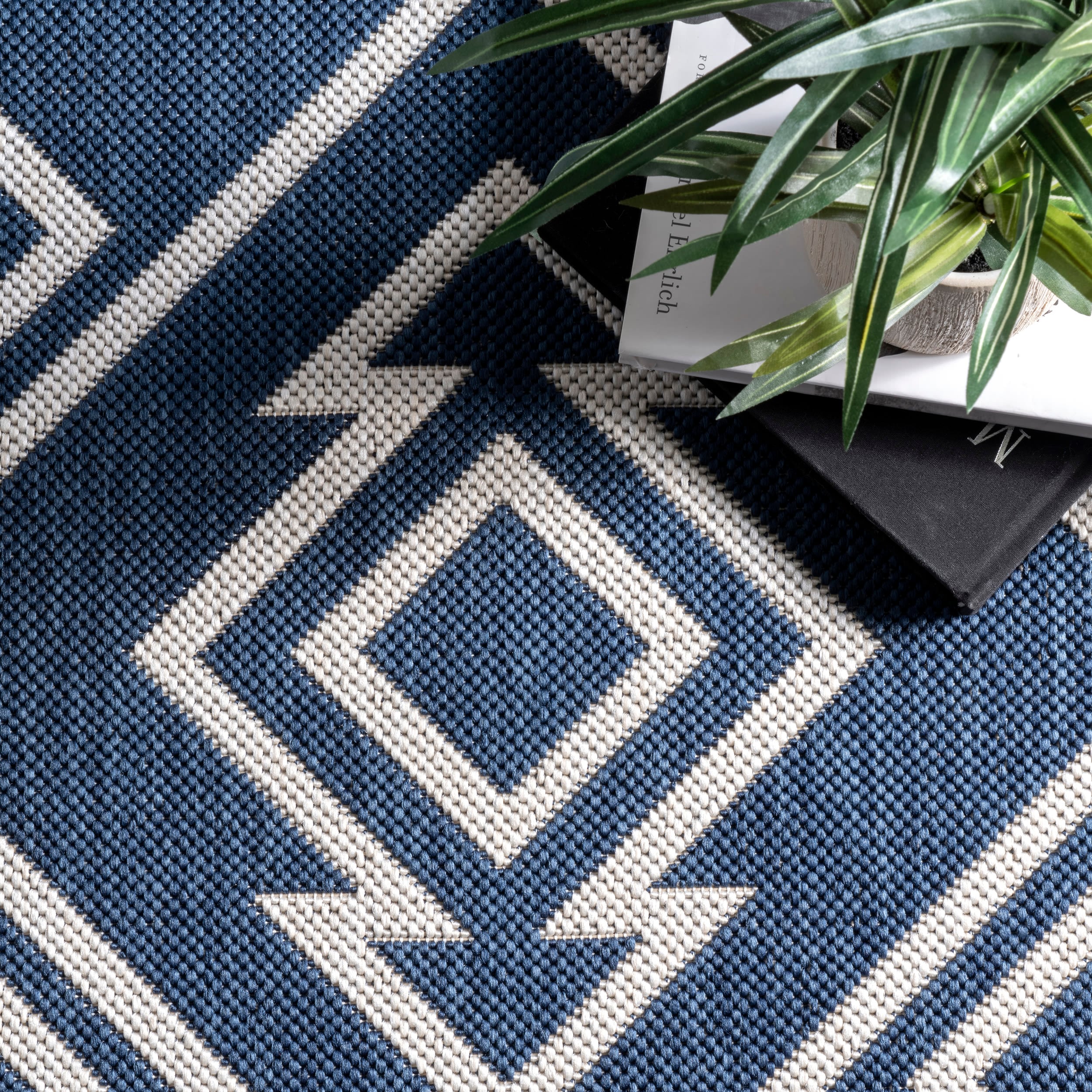 Reversible Aztec Blue Synthetic 4' x 6' Indoor/Outdoor Area Rug