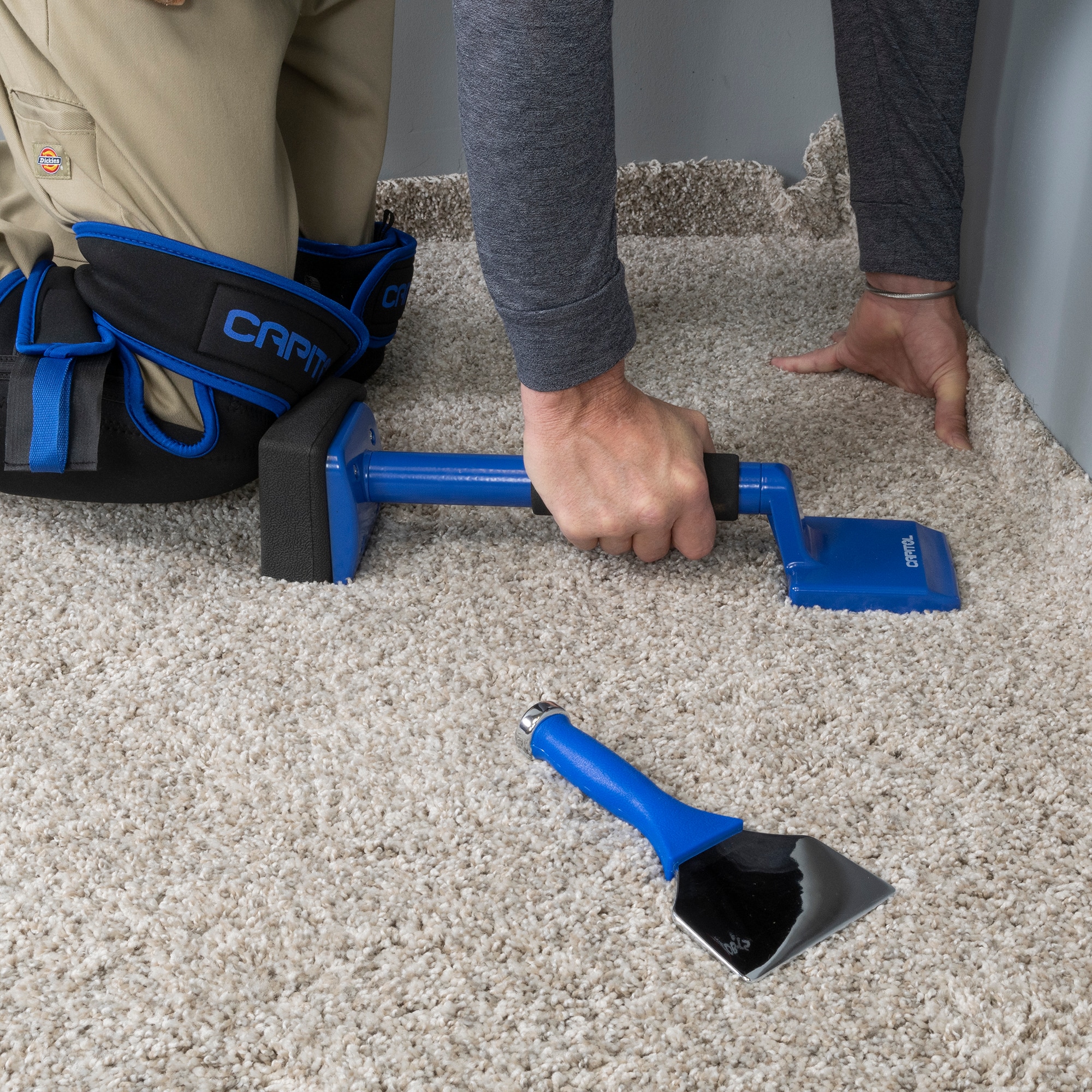 TILER 18 Inch Economy Carpet Stretcher Knee Kicker with Protective Buffer  Pad, Black 8605