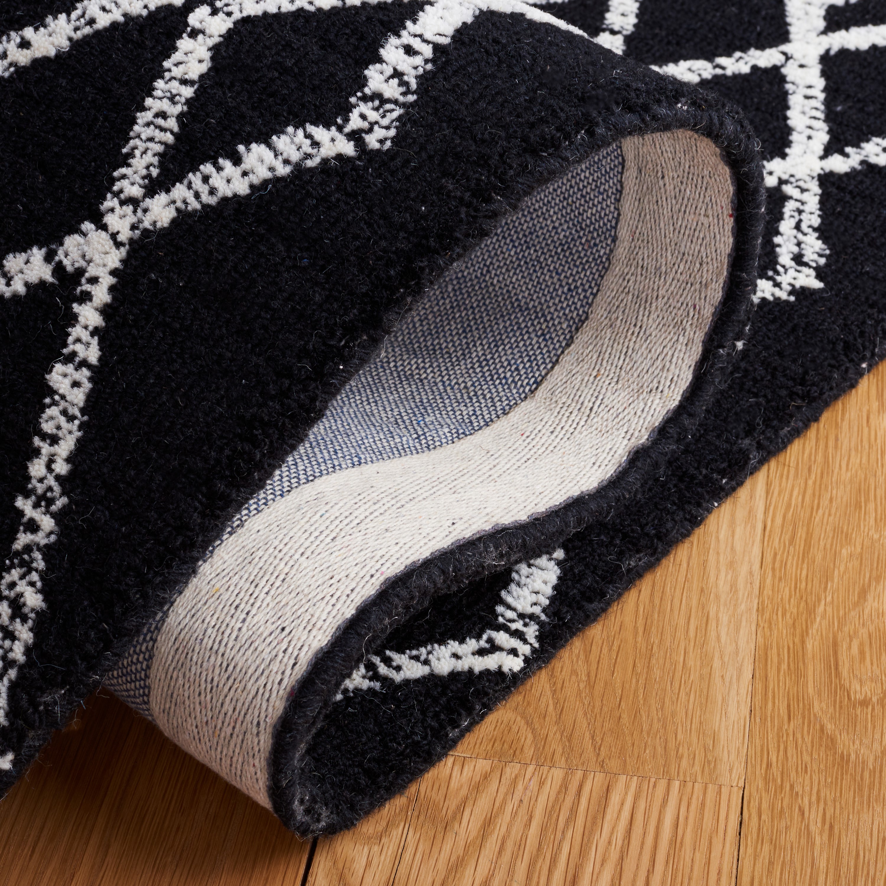 Black and Ivory Hand-Tufted Wool 8' x 10' Area Rug