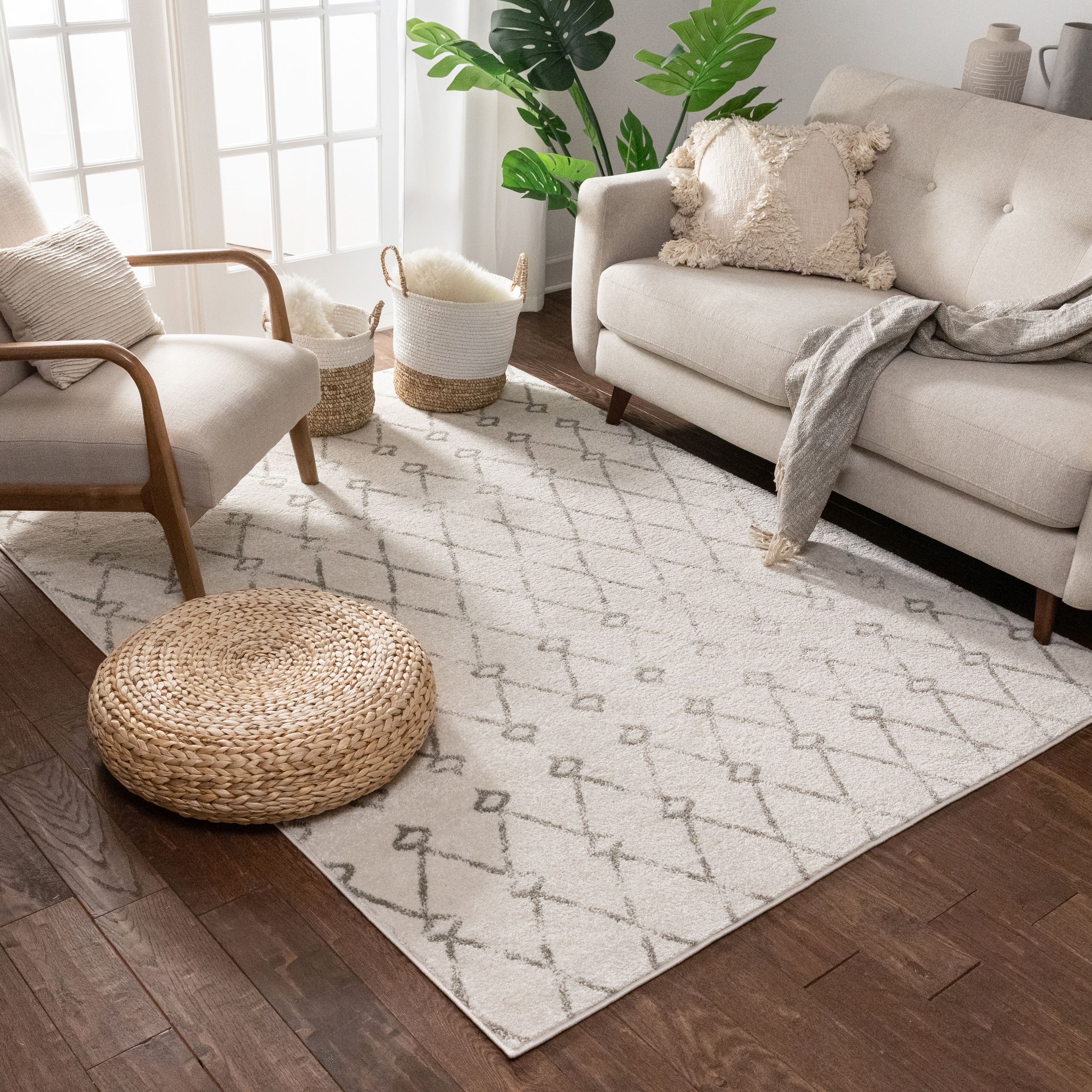 Serenity Passione Ivory Geometric 3'11" x 5'3" Synthetic Area Rug