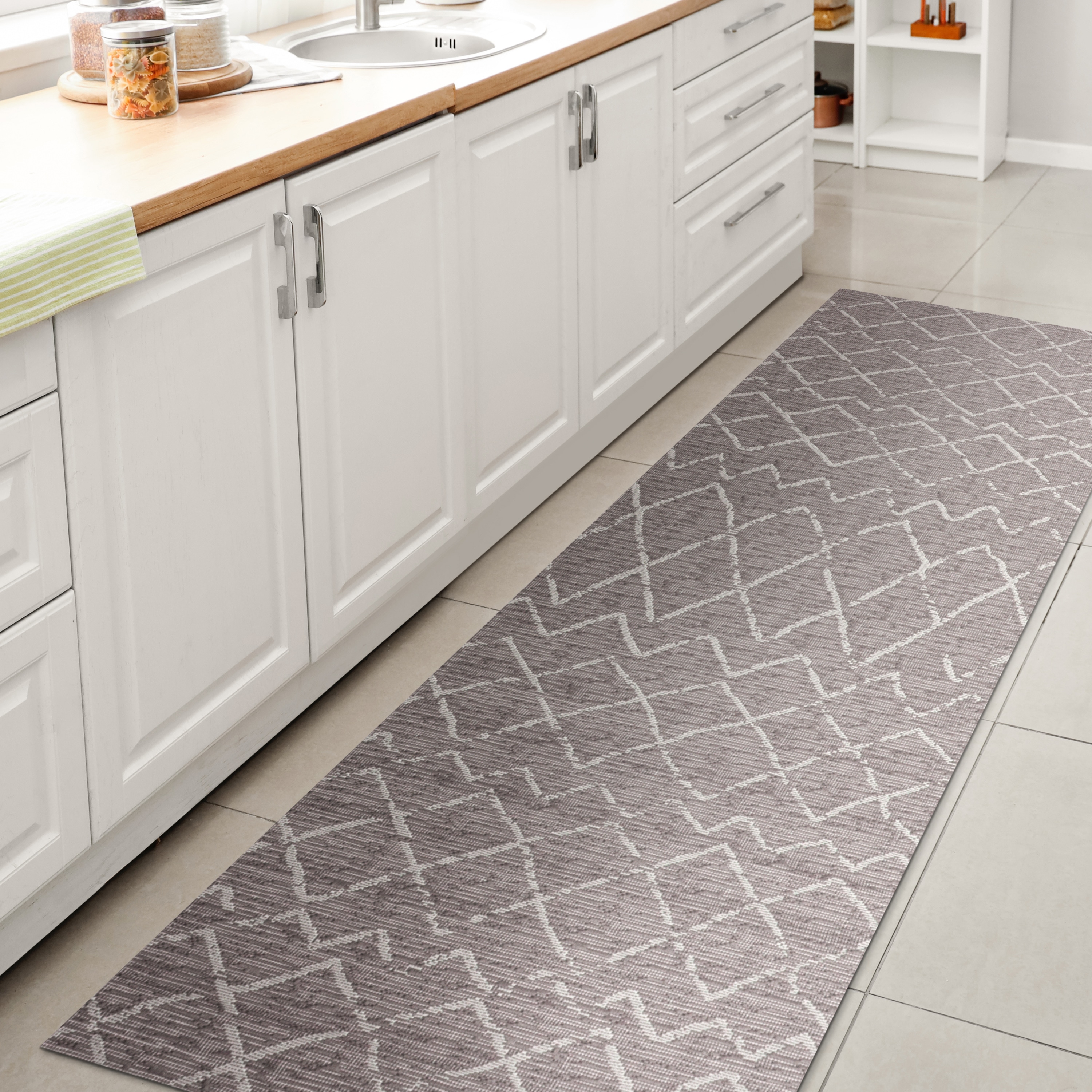 JONATHAN  Y SMB114A-210 Santa Monica Madaba 2 x 10 (ft) Loomed Polypropylene Gray/Cream Rectangular Indoor/Outdoor Solid Coastal Runner rug
