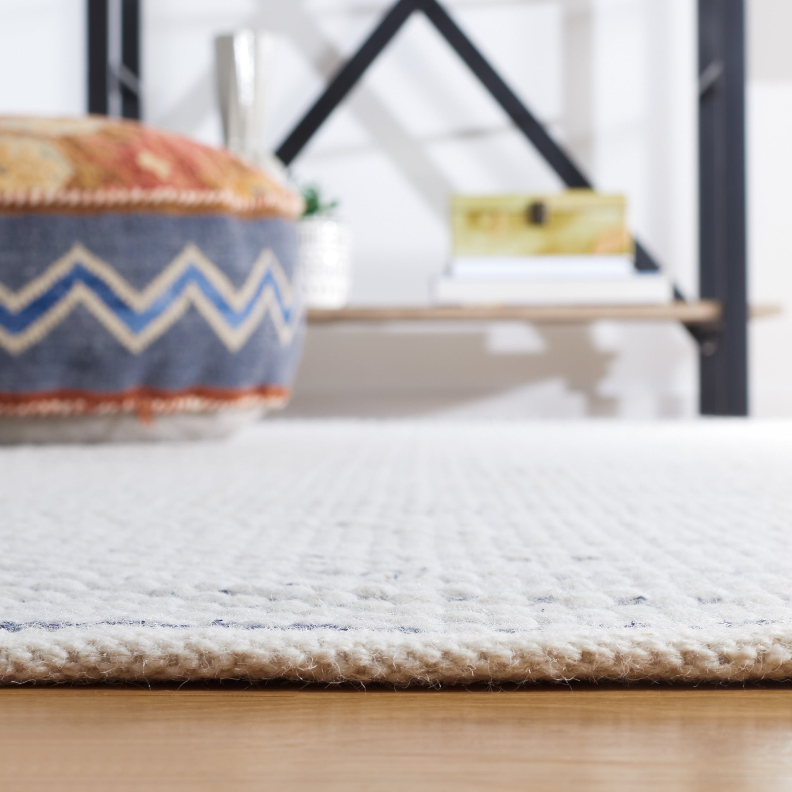 Safavieh VRM650N-4 rugs - View #4