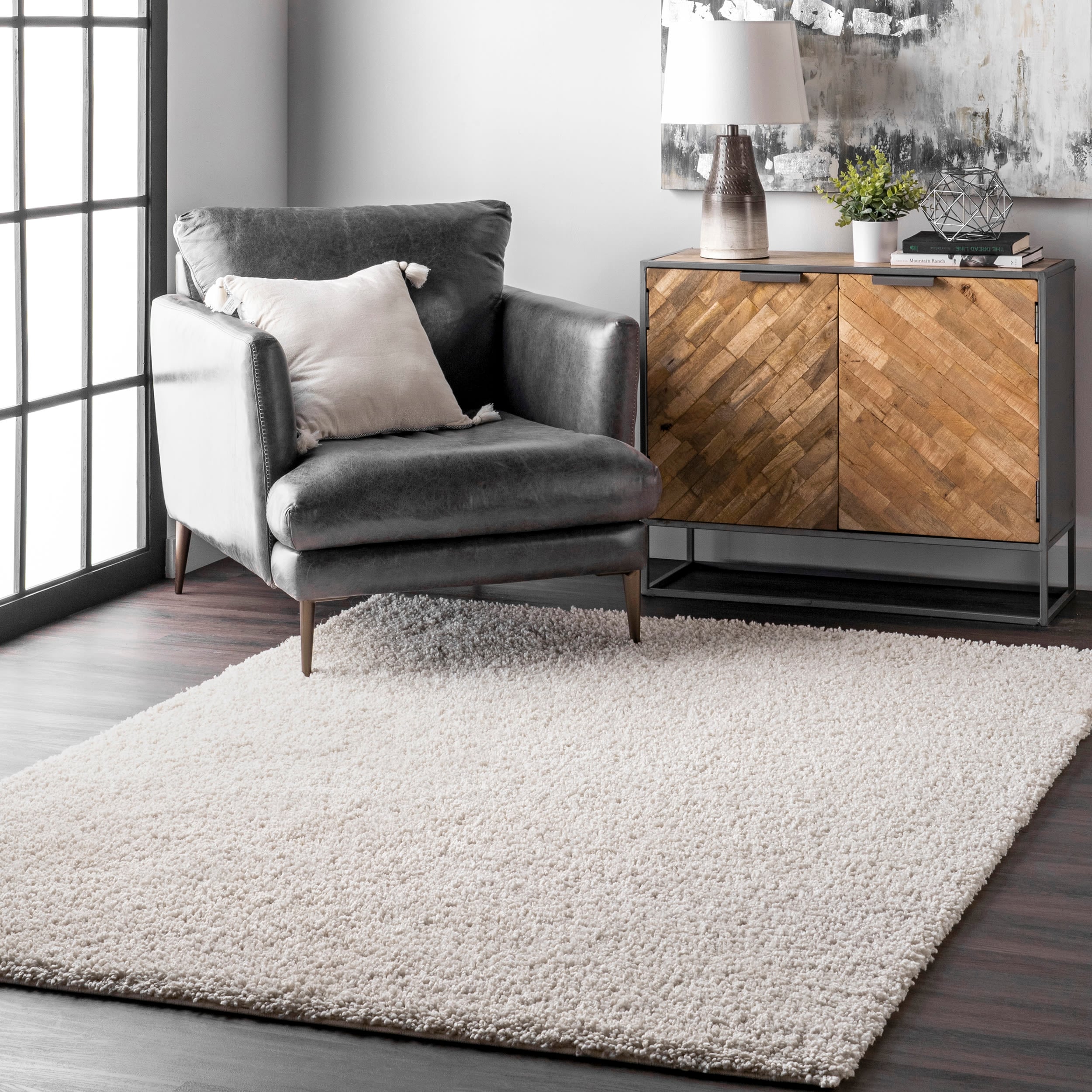 Luxurious Solid White Synthetic Easy-Care Shag Rug, 6'7" x 9'
