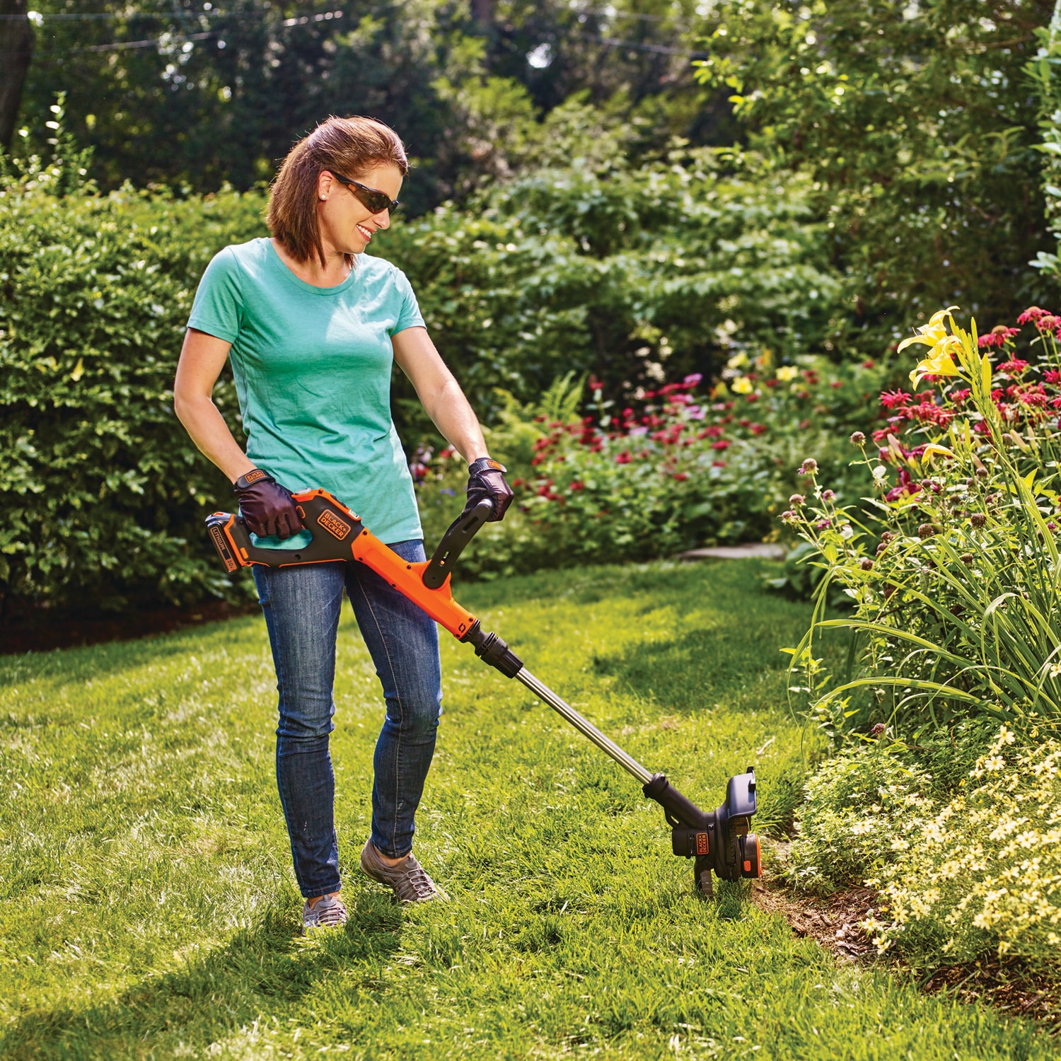 BLACK+DECKER EASYFEED 20-volt Max 12-in Straight Shaft Battery String  Trimmer 2 Ah (Battery and Charger Included) in the String Trimmers  department at