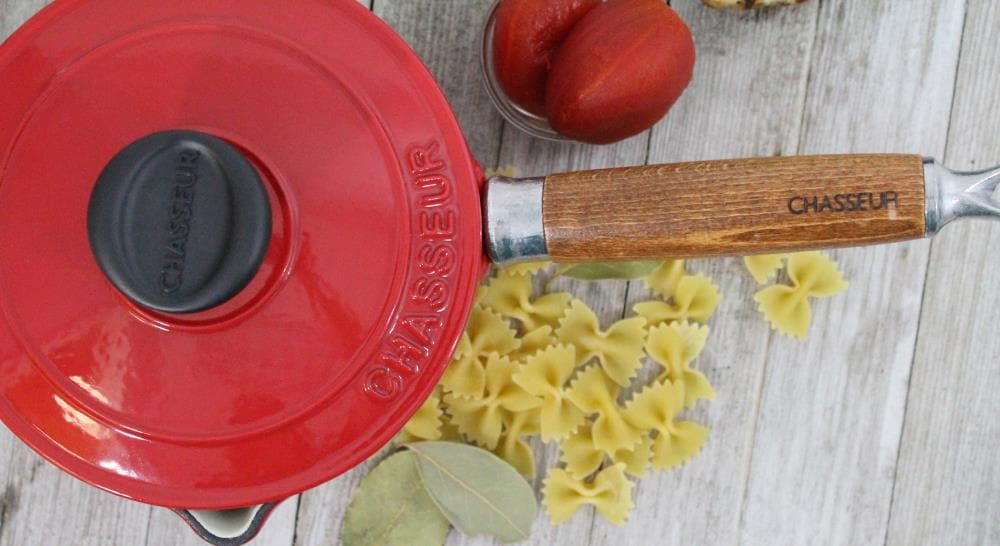 Chasseur French Enameled Cast Iron 7 Wok with Glass Lid - Red