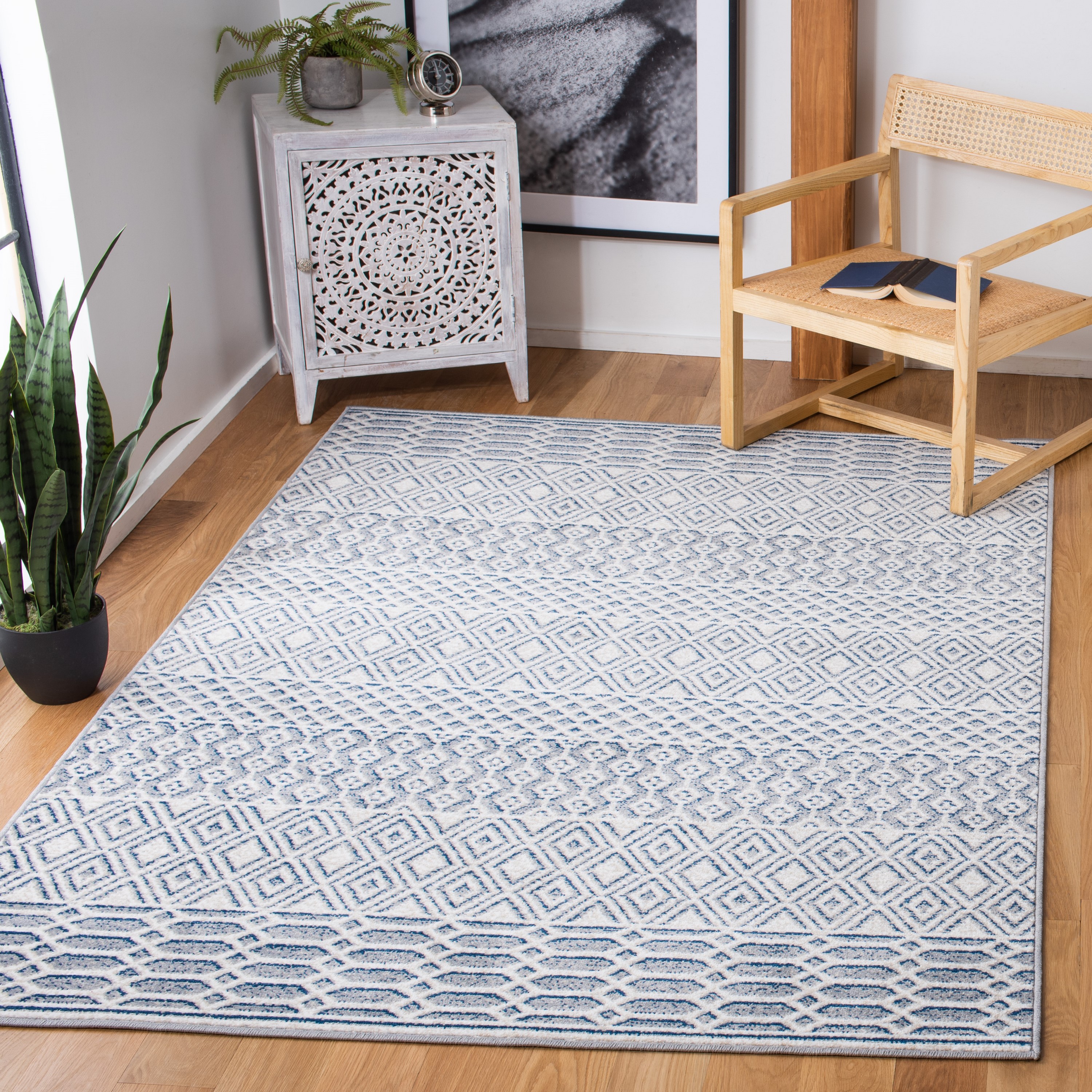 Safavieh BMT132B-4 Belmont Rorie 4 x 6 (ft) Loomed Polypropylene Ivory/Navy Rectangular Indoor Abstract Farmhouse/Cottage Area rug