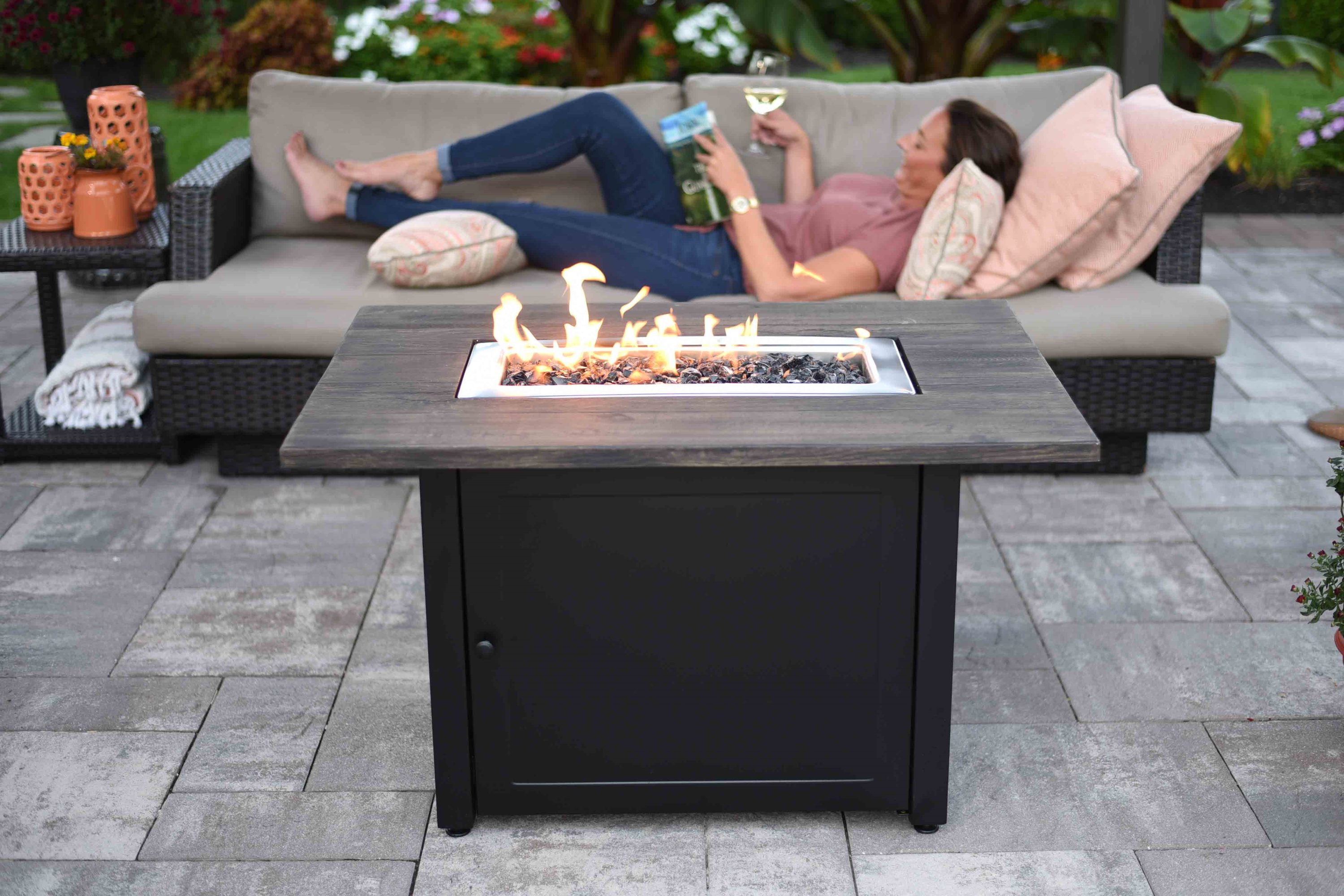 Endless Summer 28-in W 40000-BTU Black Steel Propane Gas Fire Pit in ...